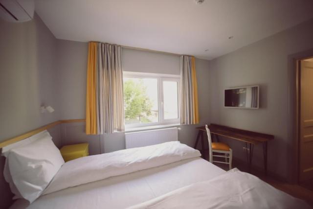Double Room - Photo 5