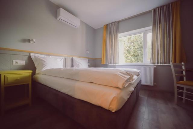 Double Room - Photo 4