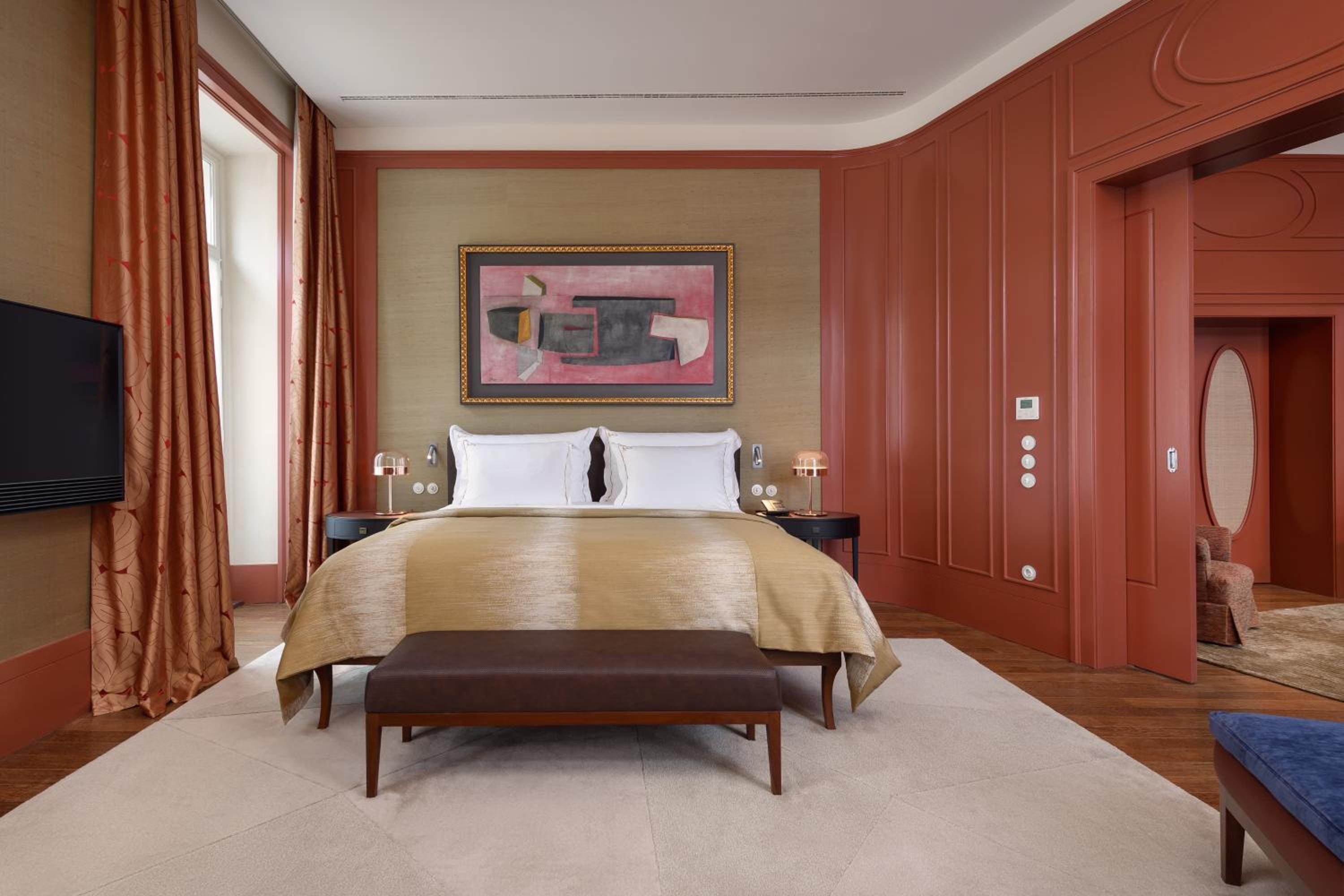 Suite with Square View