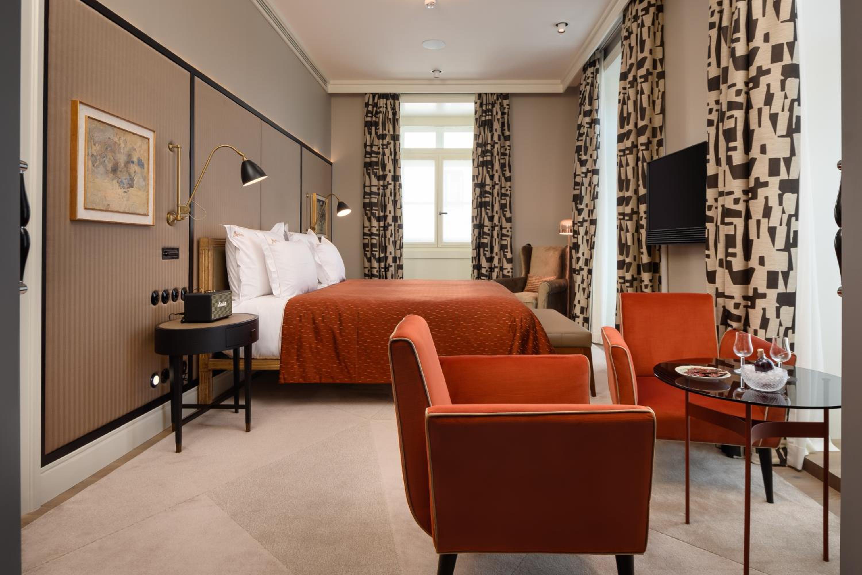 Suite - Photo 2