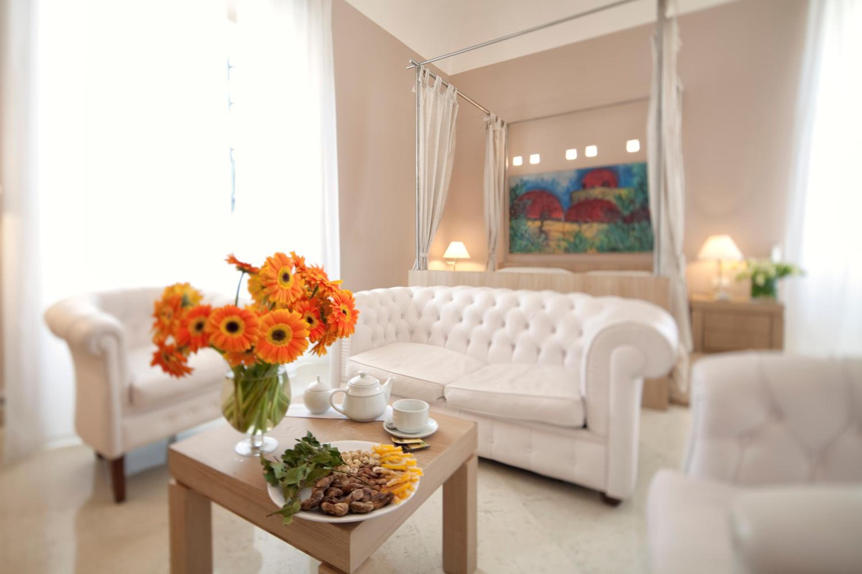 Luxury Suite - Photo 6