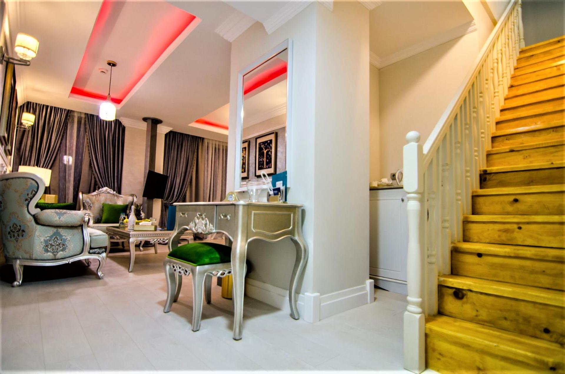 Deluxe Duplex Apartment - Photo 3