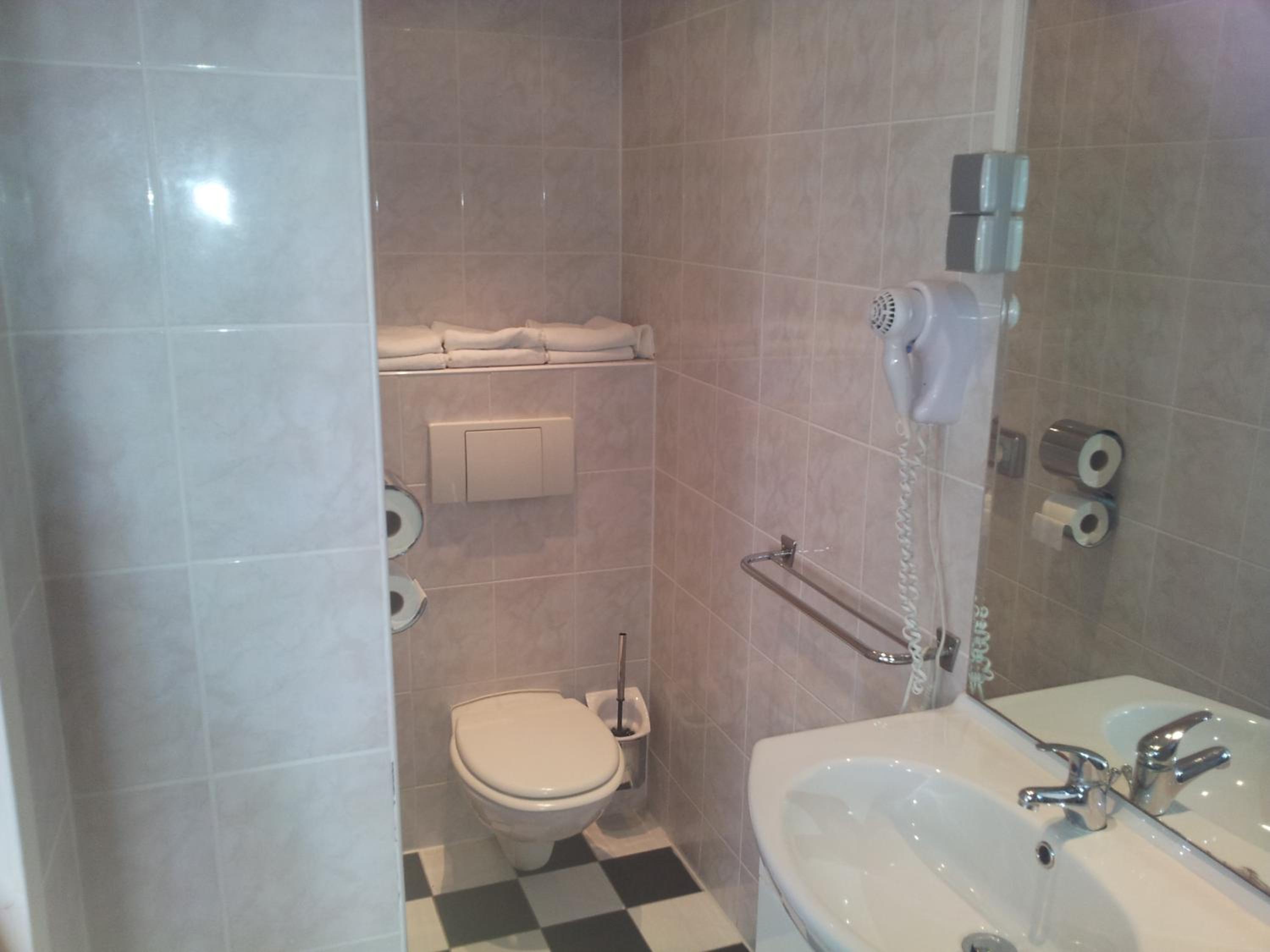 Standard Triple Room - Photo 13