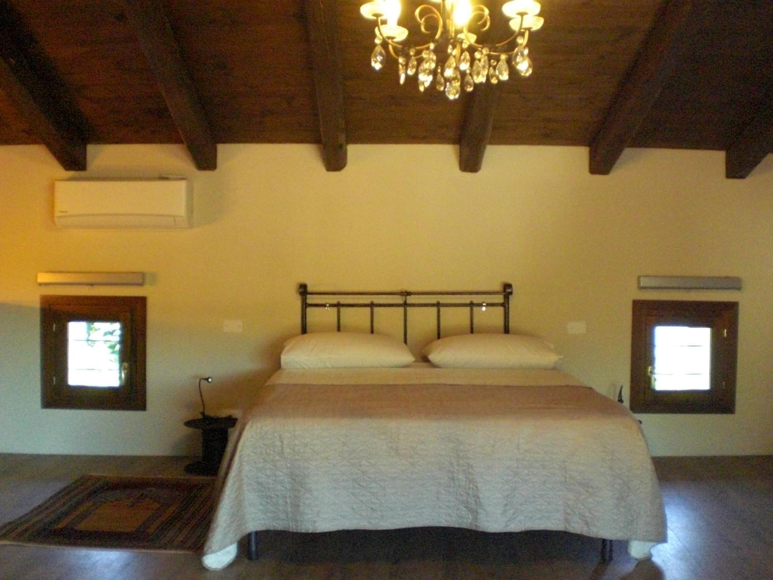 Large Double Room photo 3