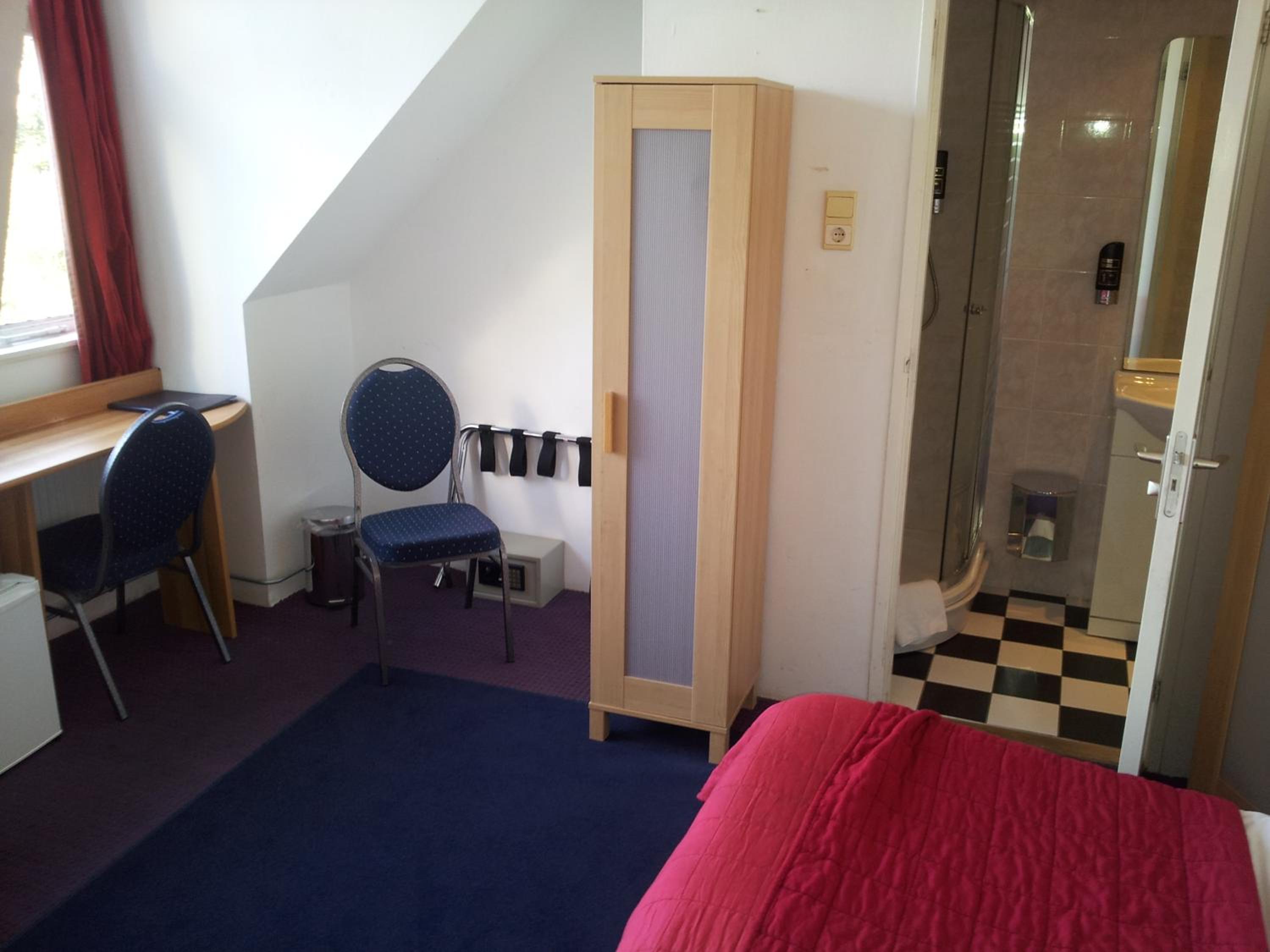 Standard Triple Room - Photo 17
