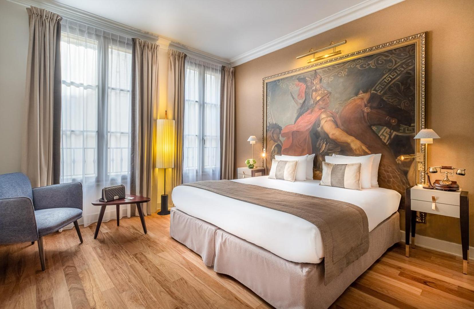Deluxe Room thumbnail 6