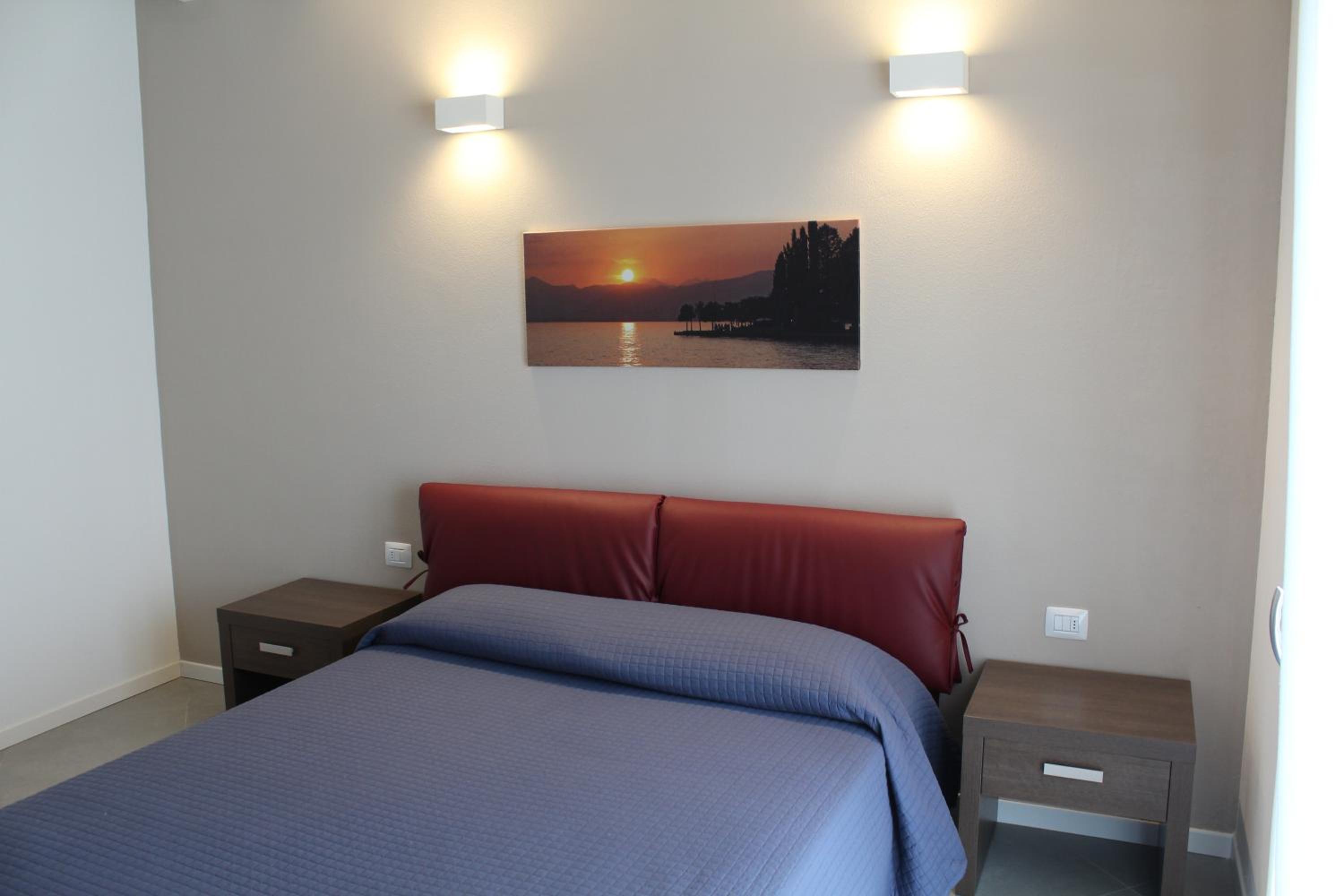 One-Bedroom Apartment with Lake View photo 1