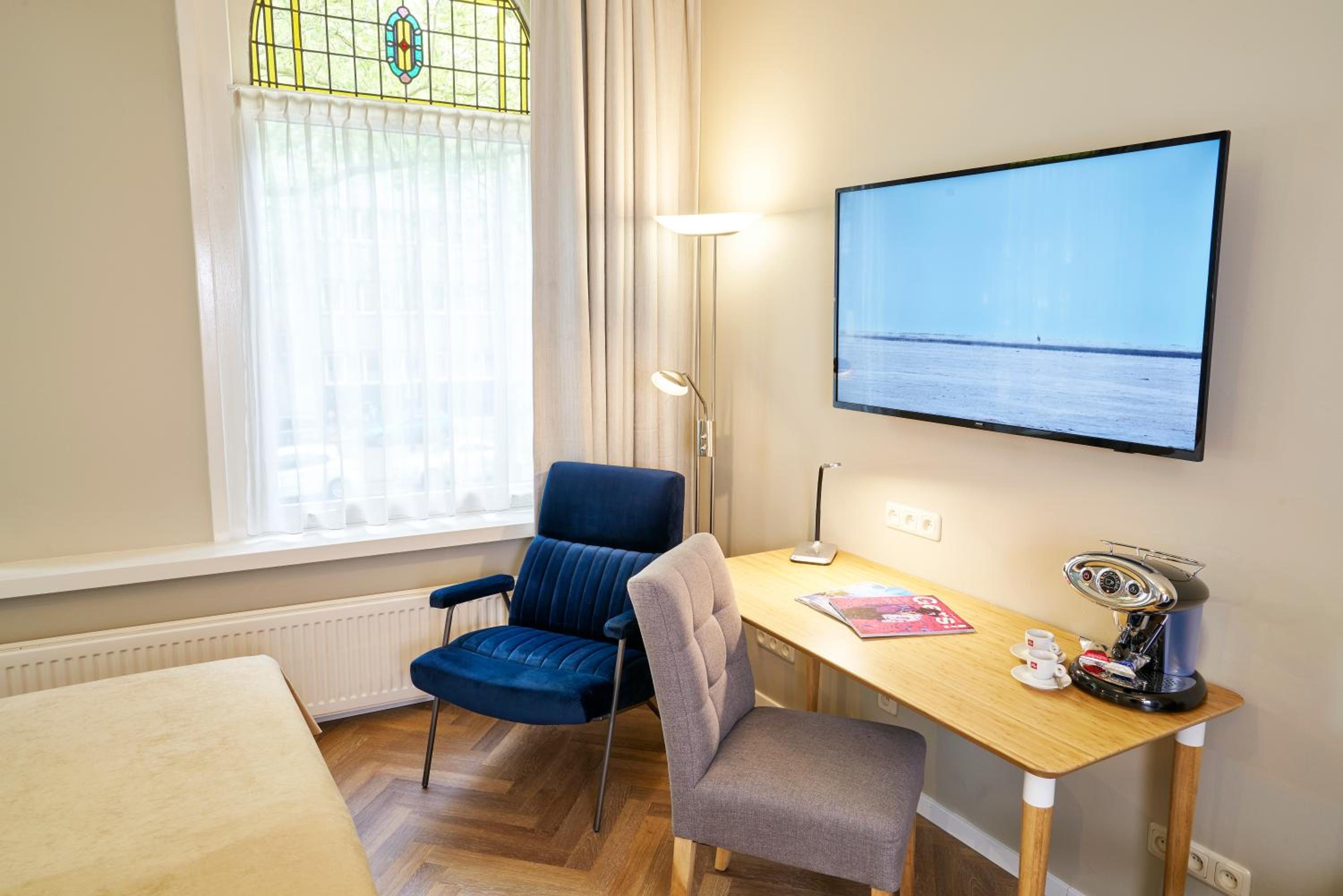 Standard Double or Twin Room - Photo 11