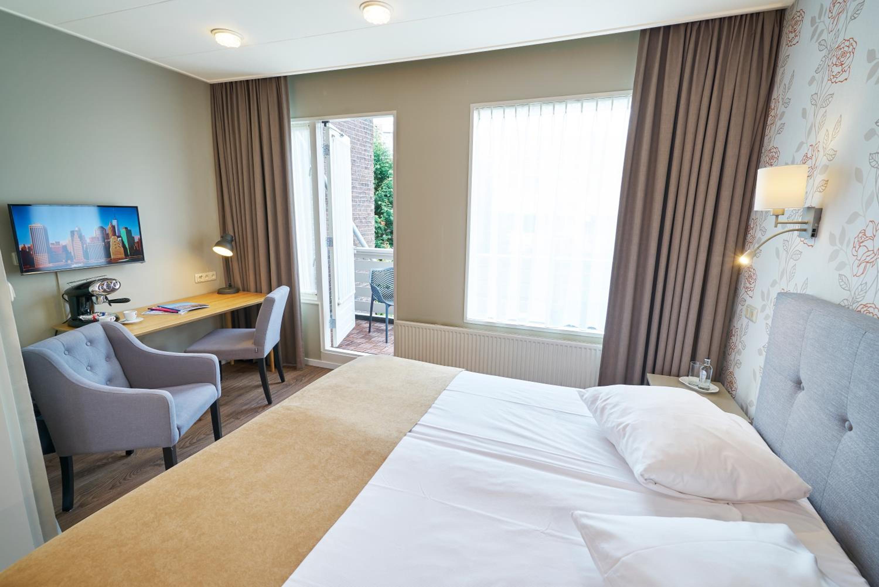 Standard Double or Twin Room - Photo 18