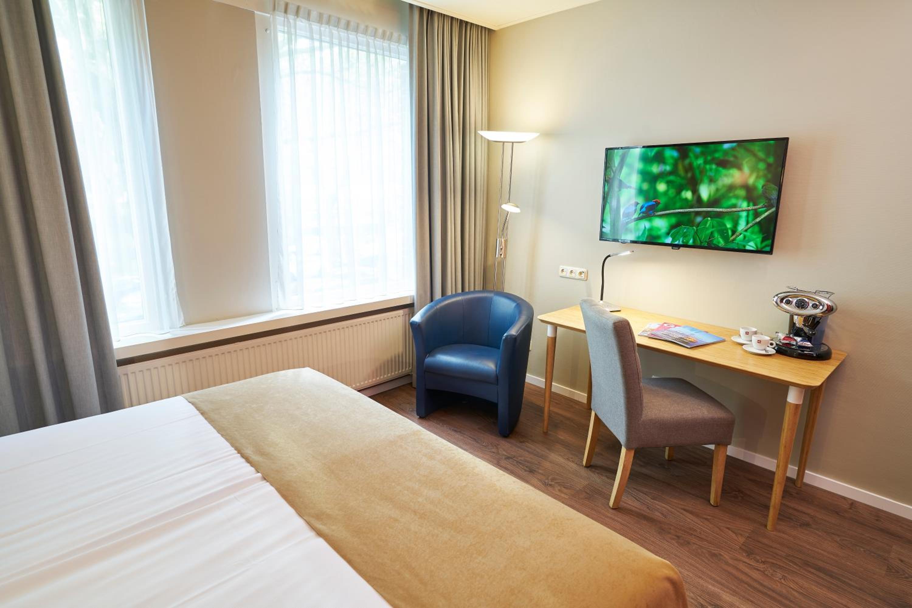 Standard Double or Twin Room - Photo 5