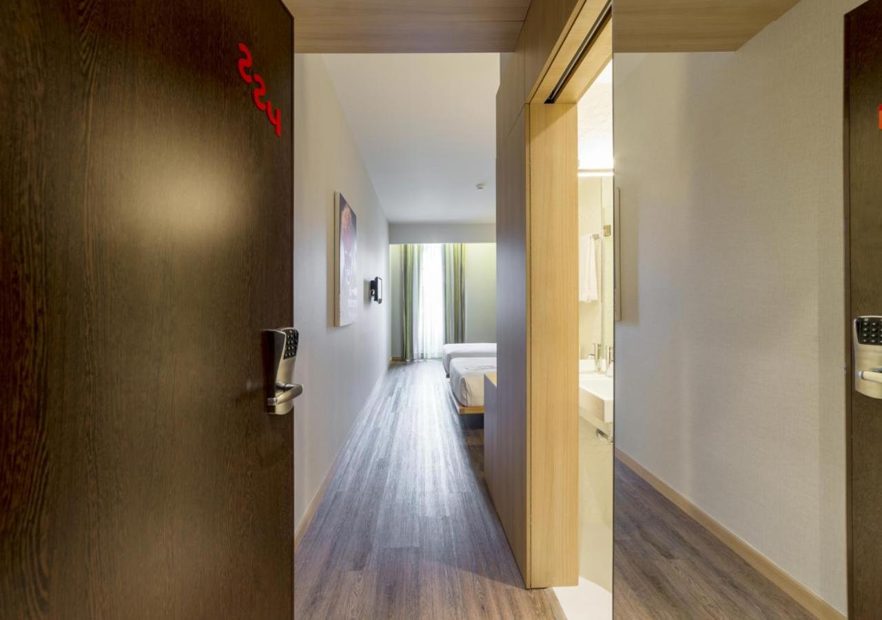 Twin Room with City View - Photo 1