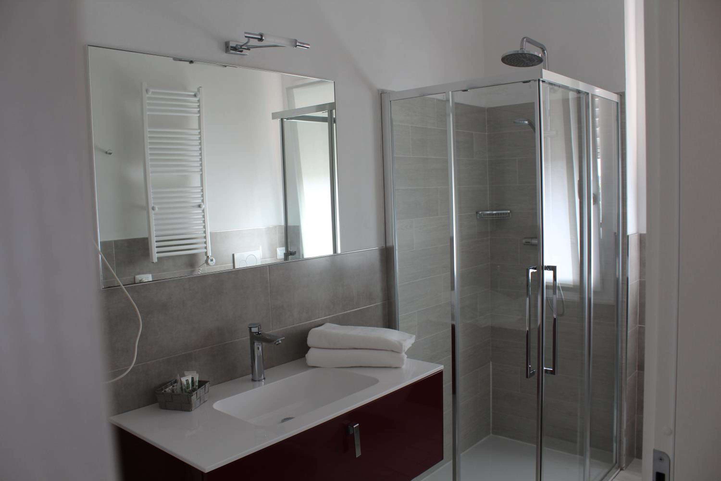 One-Bedroom Apartment with Lake View photo 2