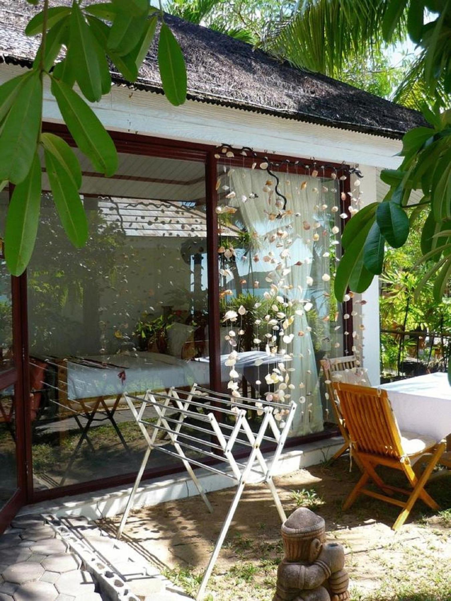 Bungalow with Garden View - Photo 2