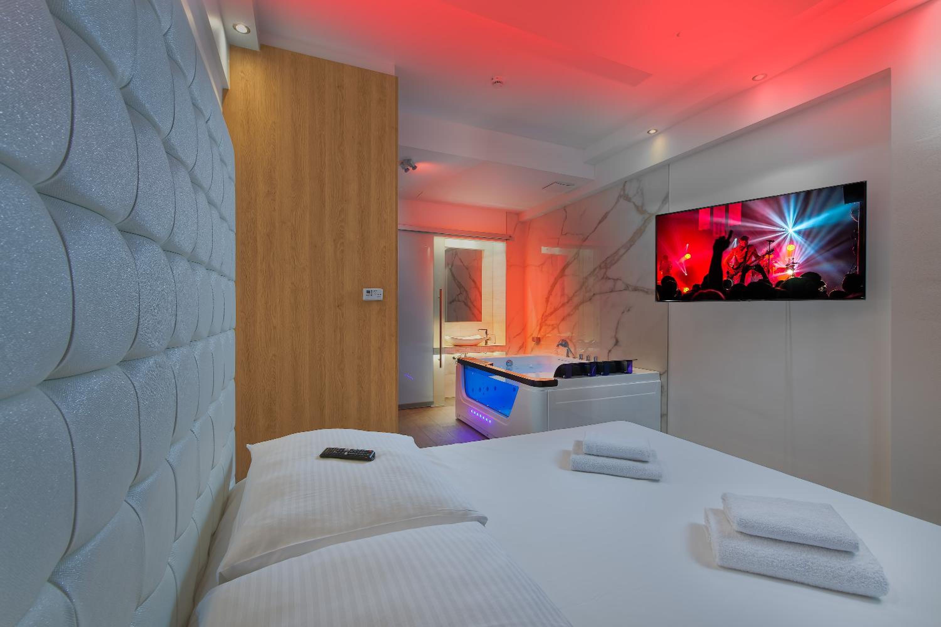 Wellness Room with Private Jacuzzi