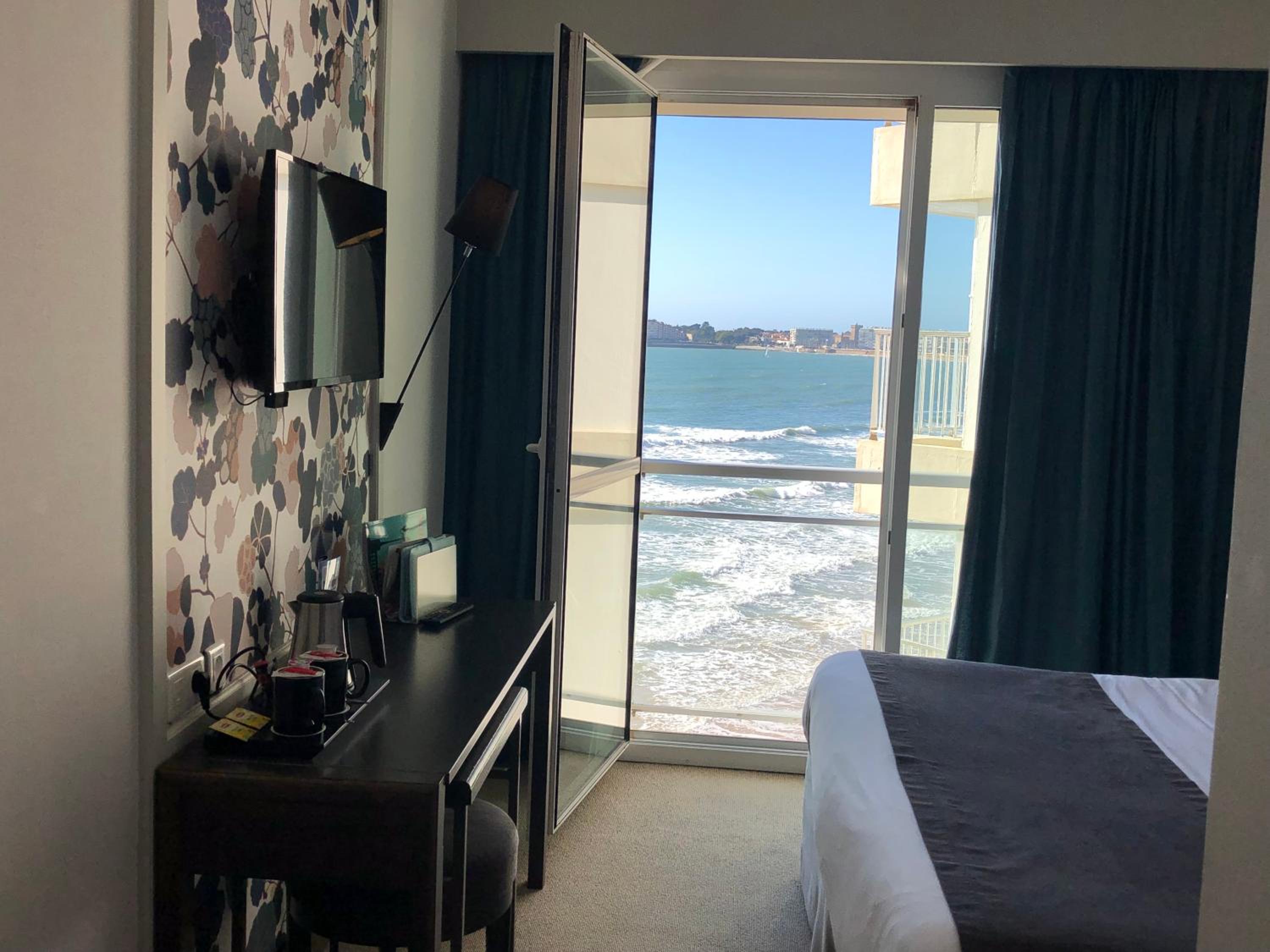 Double Room with Lateral Sea View - Photo 1