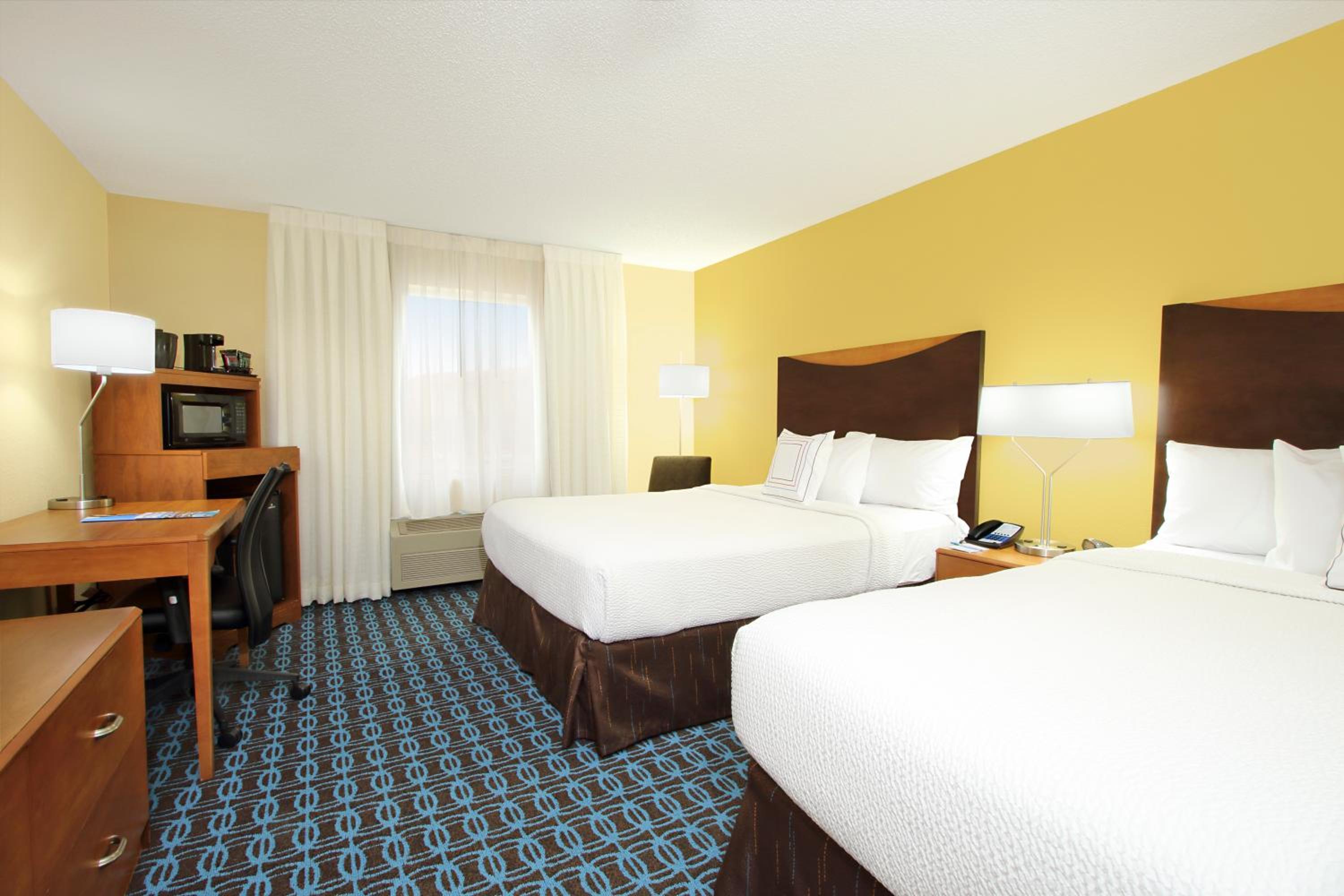 Queen Room with Two Queen Beds - Non-Smoking - Photo 1