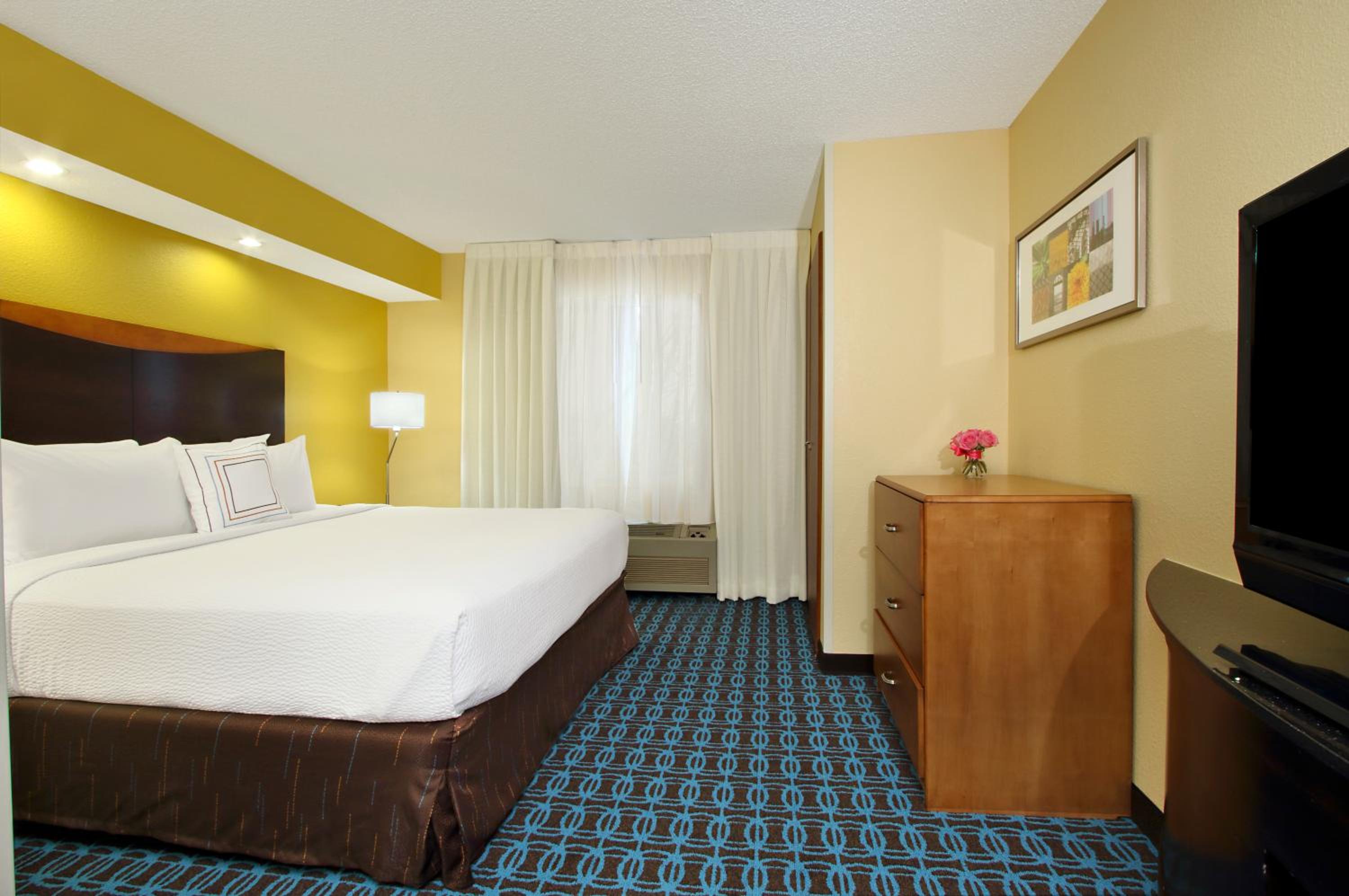 King Room - Non-Smoking - Photo 3