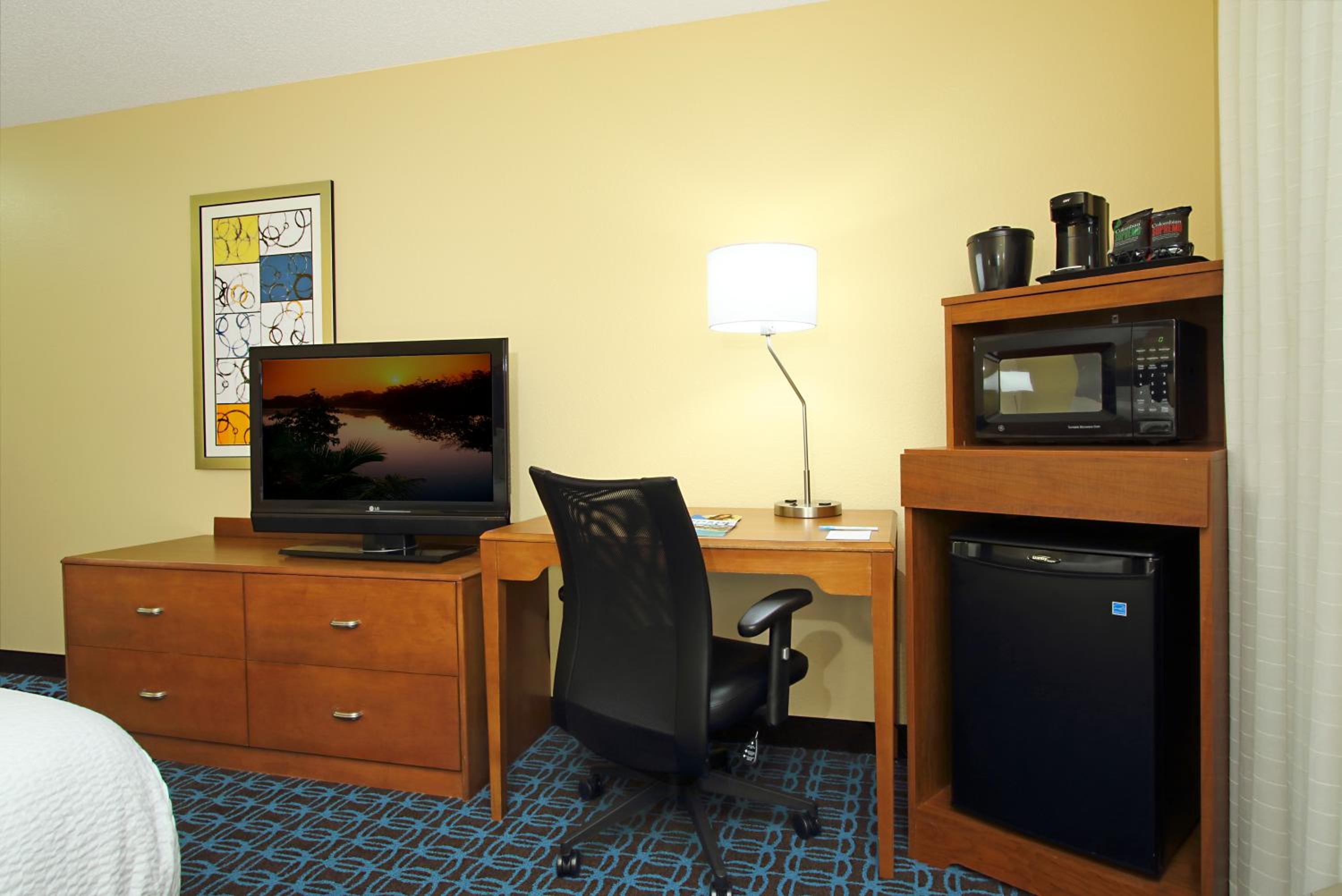 King Room - Non-Smoking - Photo 8