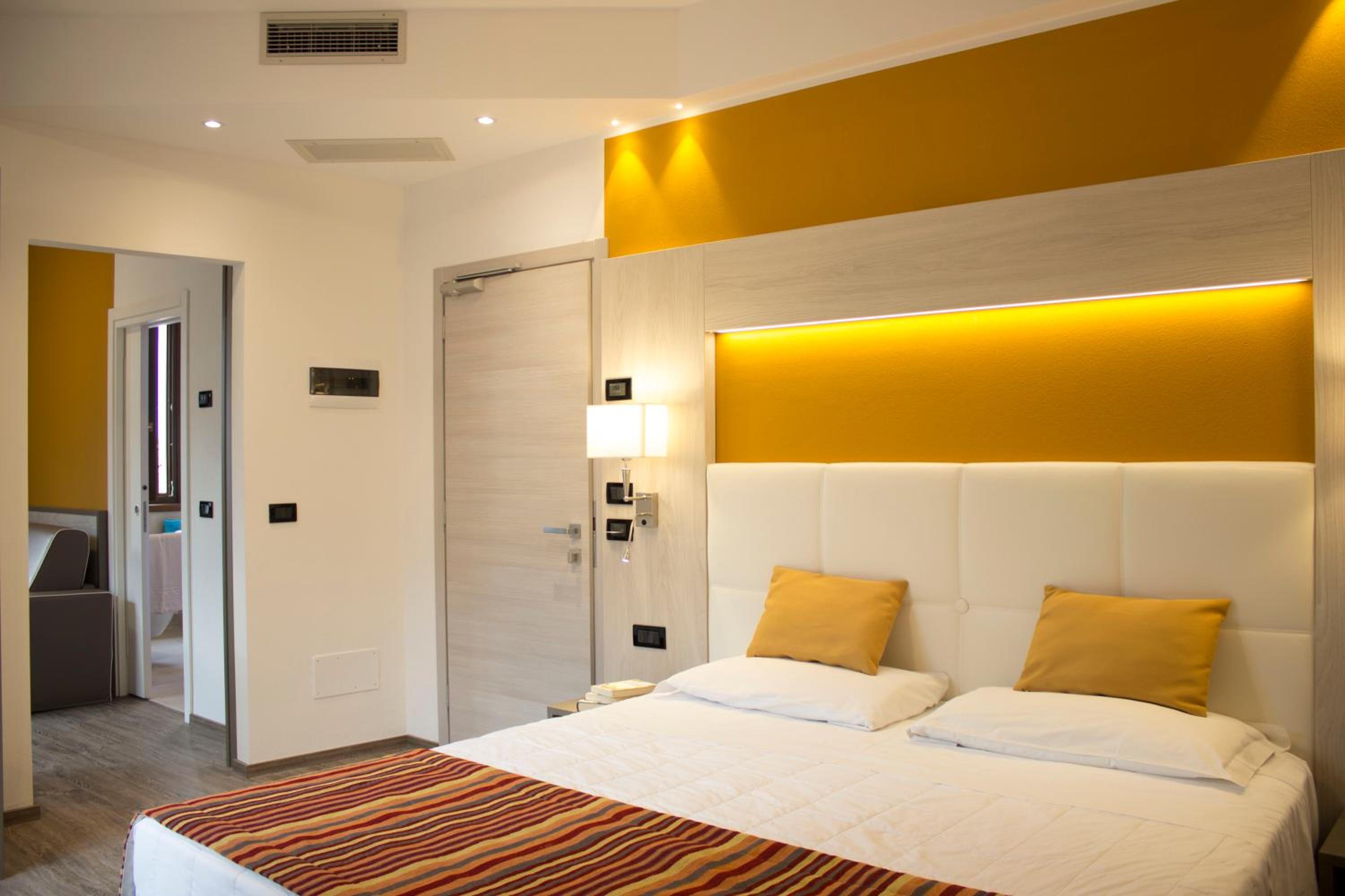 Suite Deluxe with Balcony photo 1