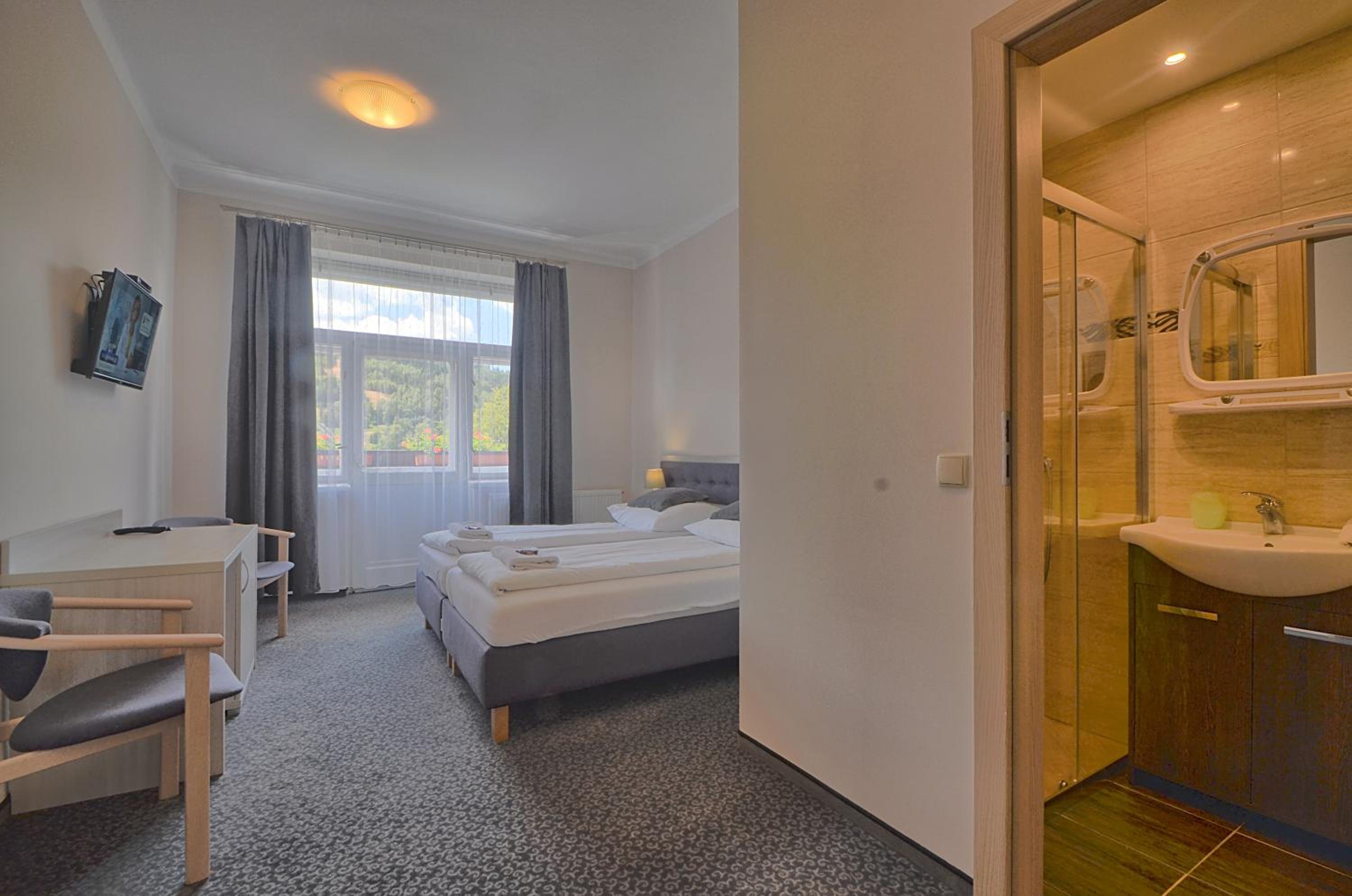 Double or Twin Room with Mountain View photo 1