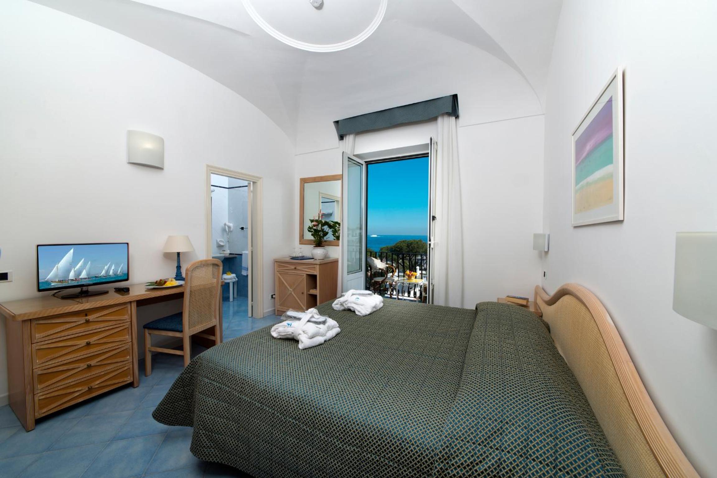 Double Room with Lateral Sea View