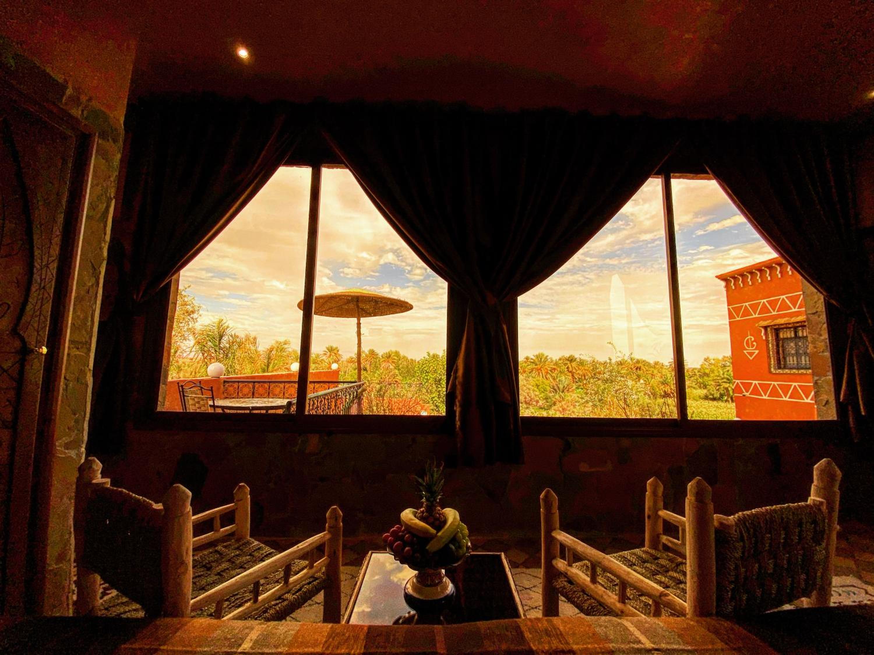 King Room with Balcony - Photo 4