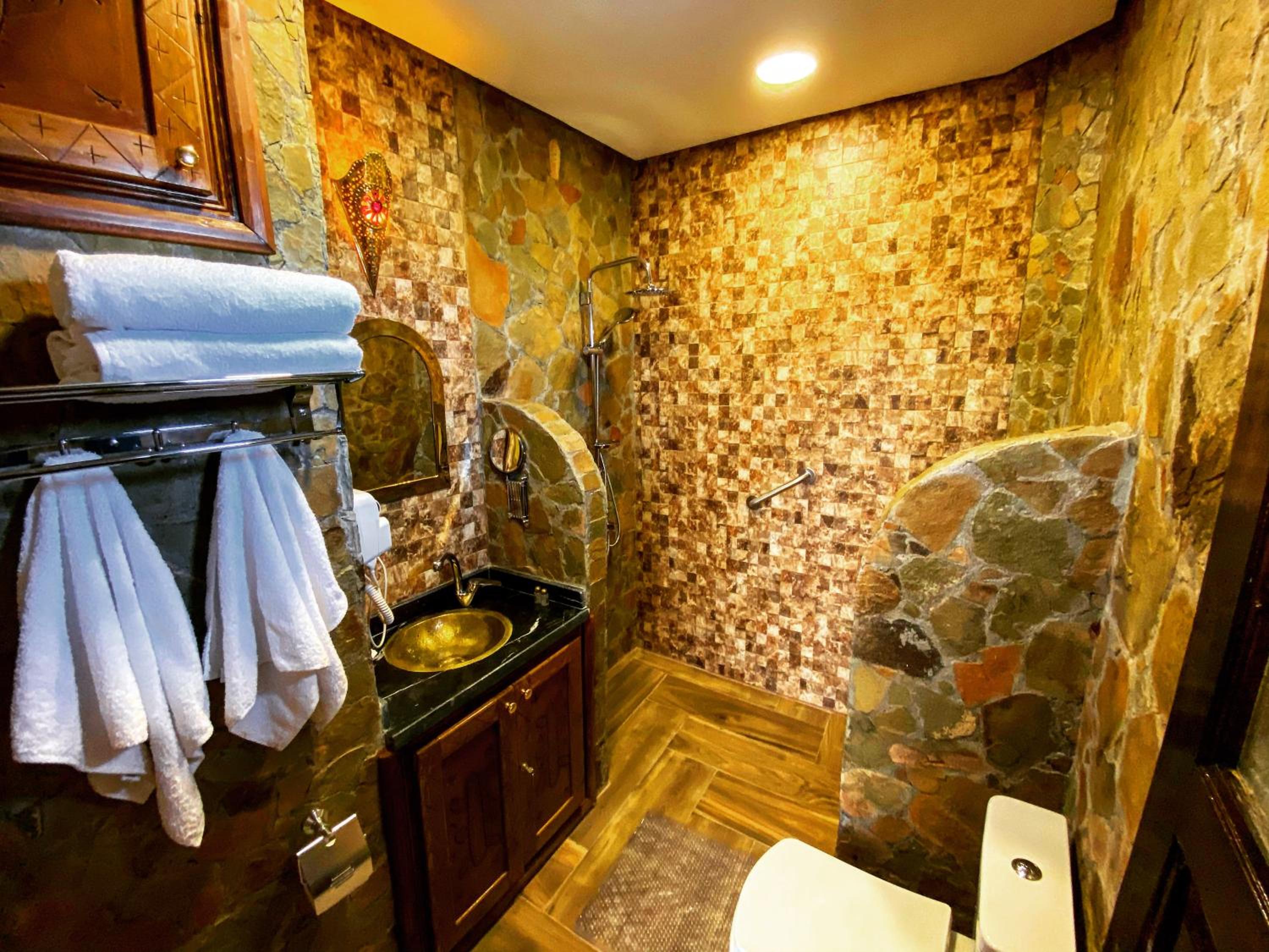 King Room with Balcony - Photo 2