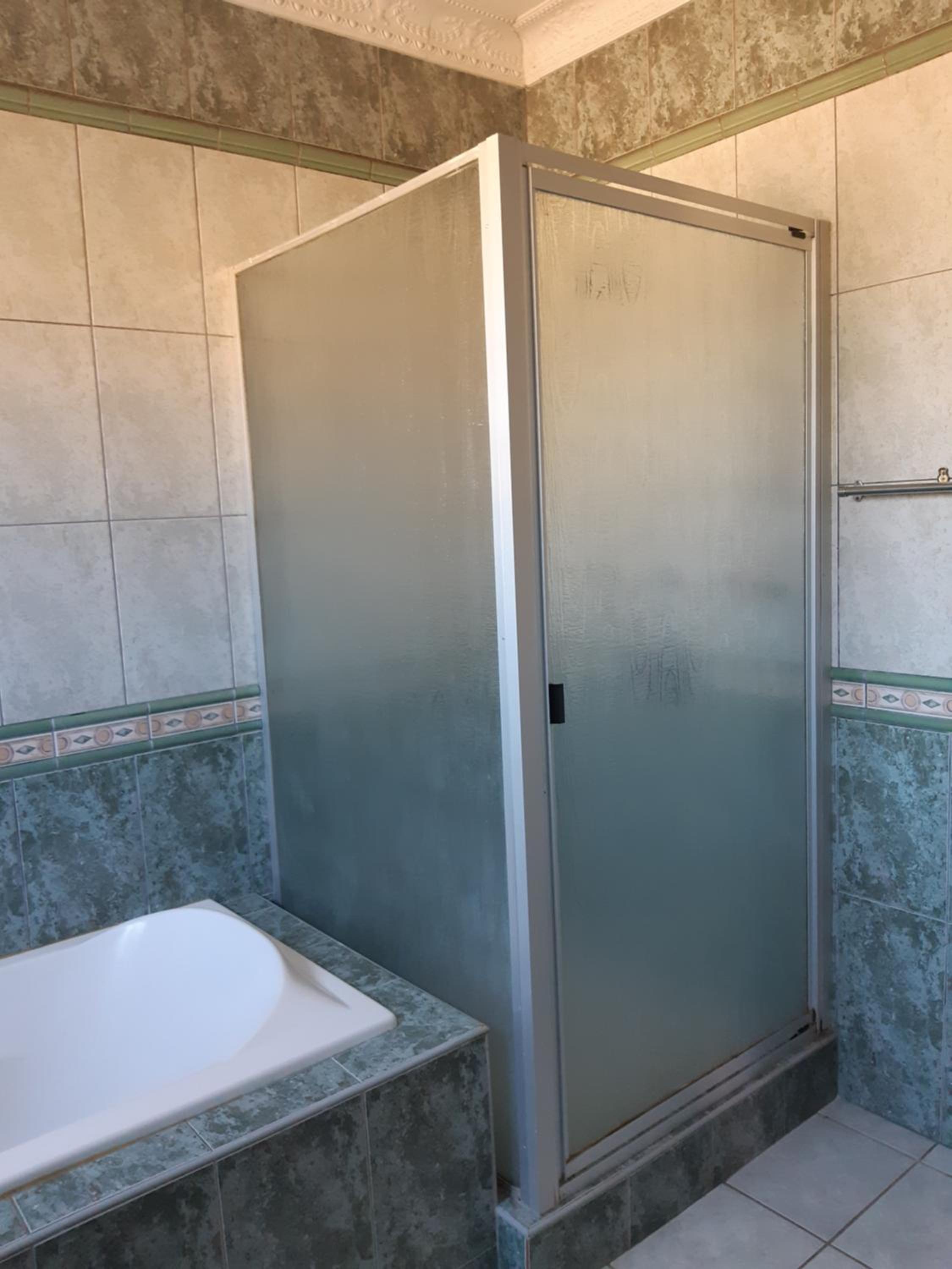 Budget Double Room - Photo 4