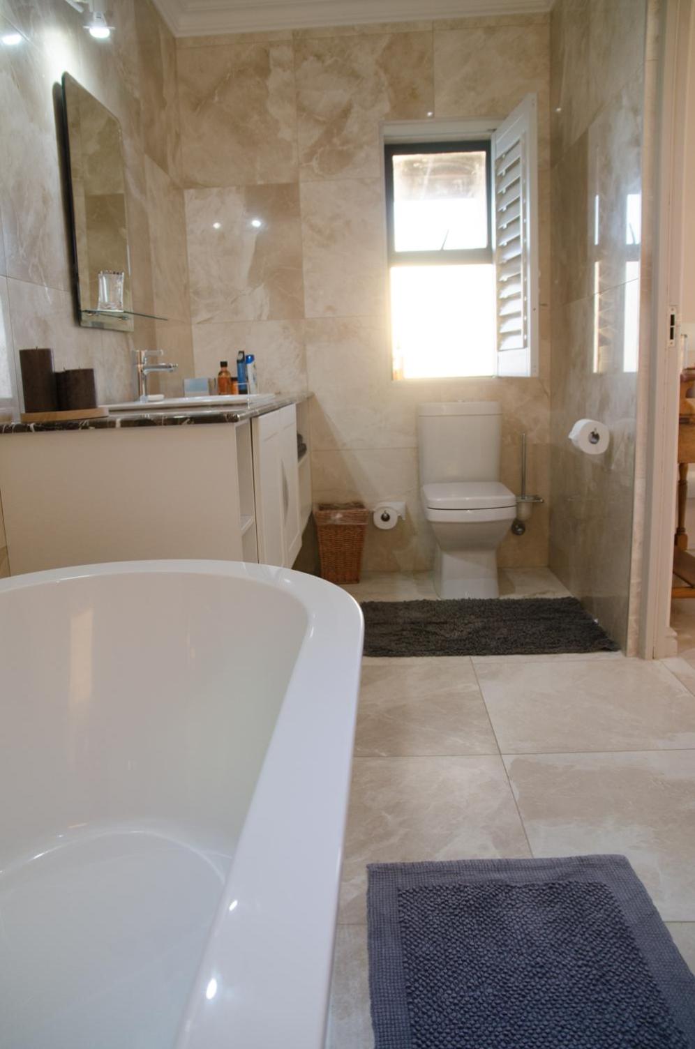Deluxe Double Room with Bath - Photo 5