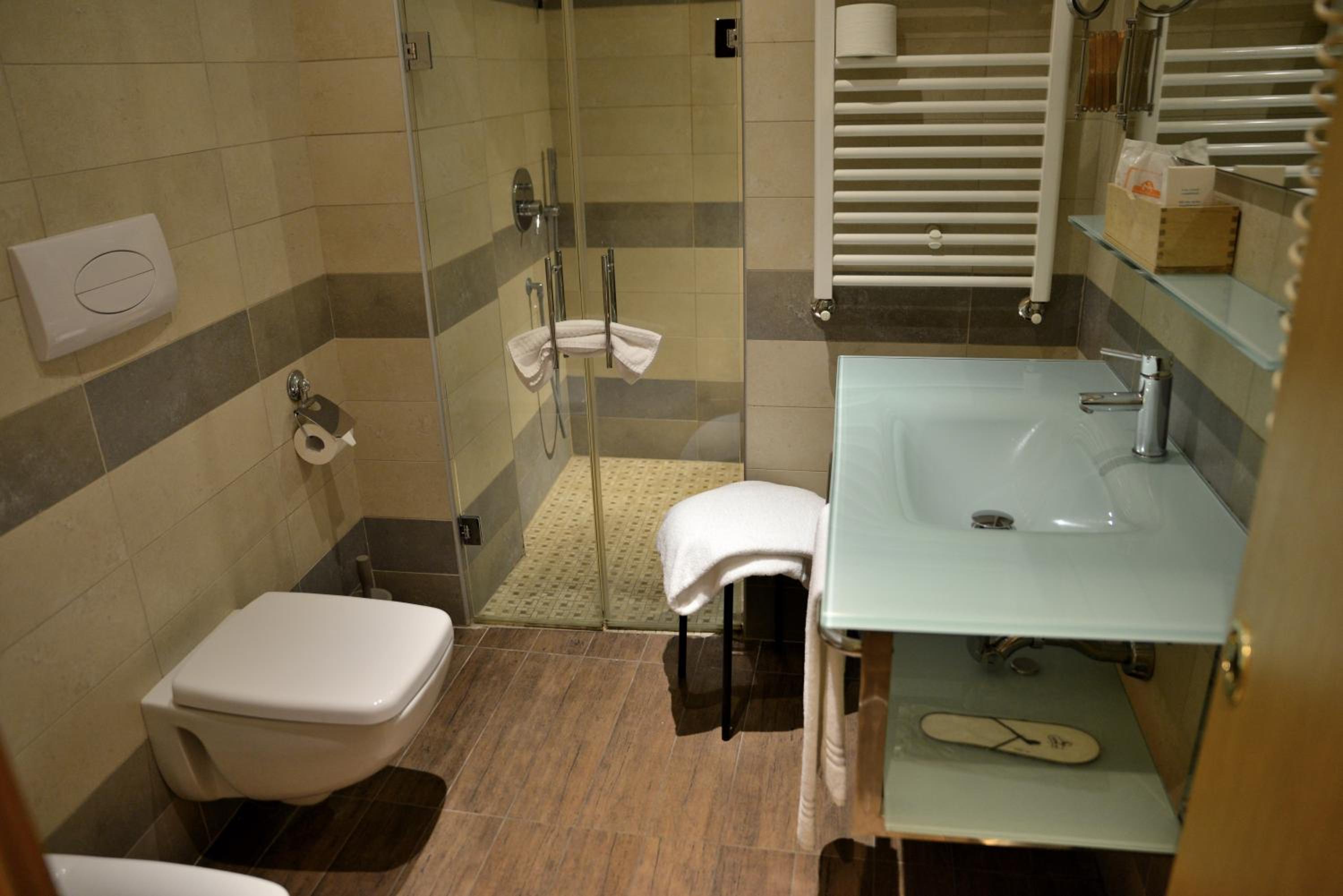 Double or Twin Room - Photo 19