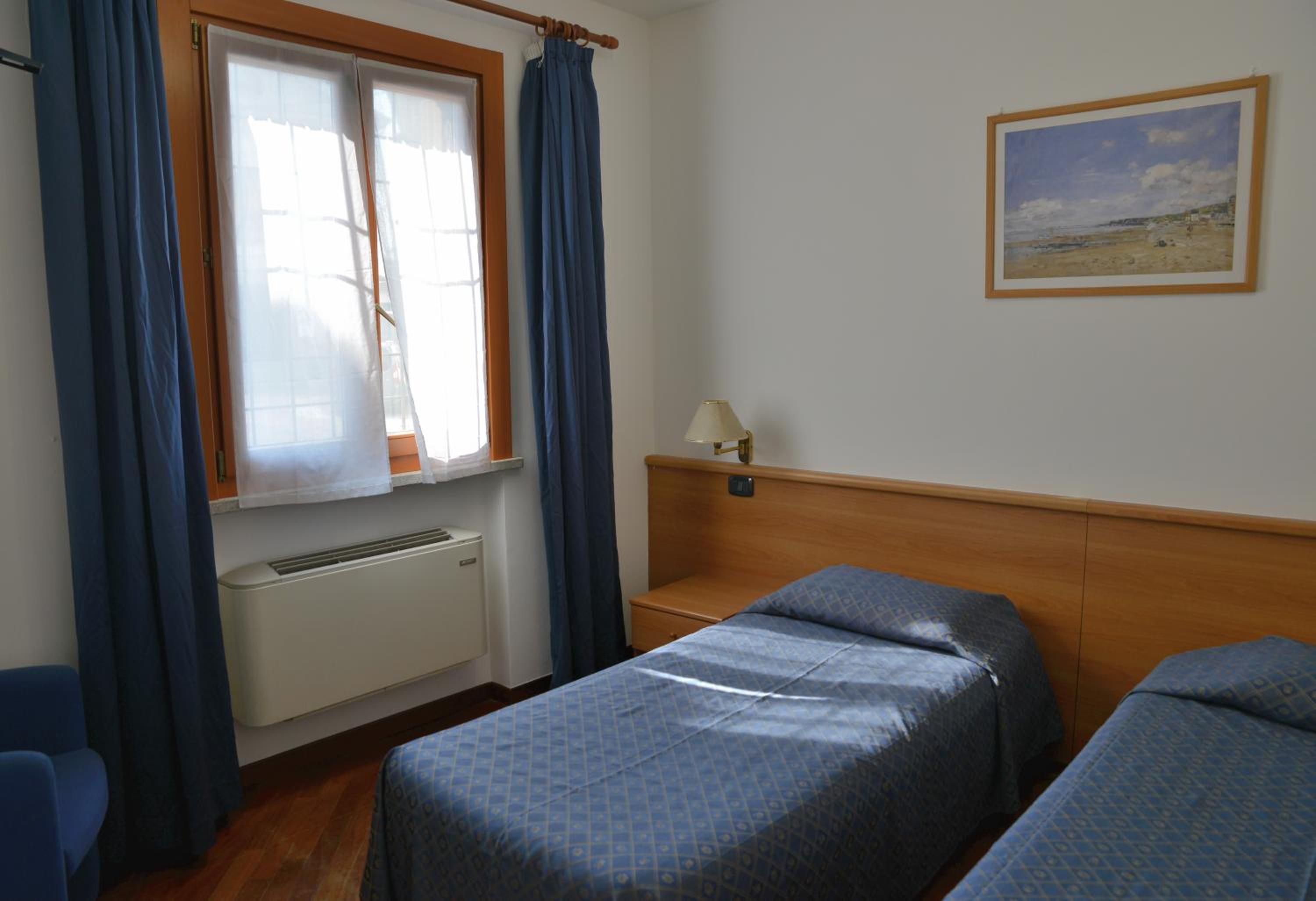 Double or Twin Room - Photo 23