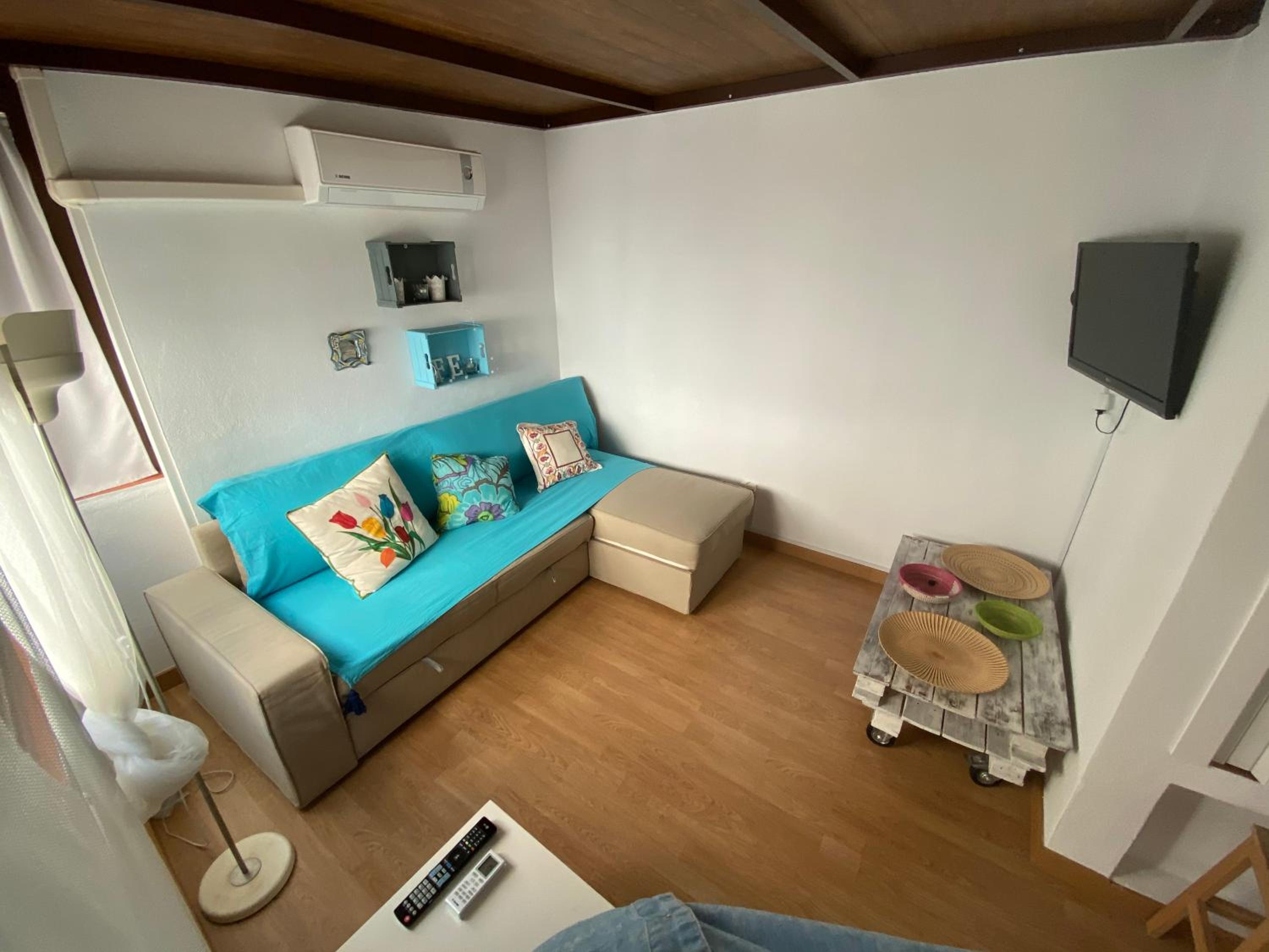 One-Bedroom House photo 2