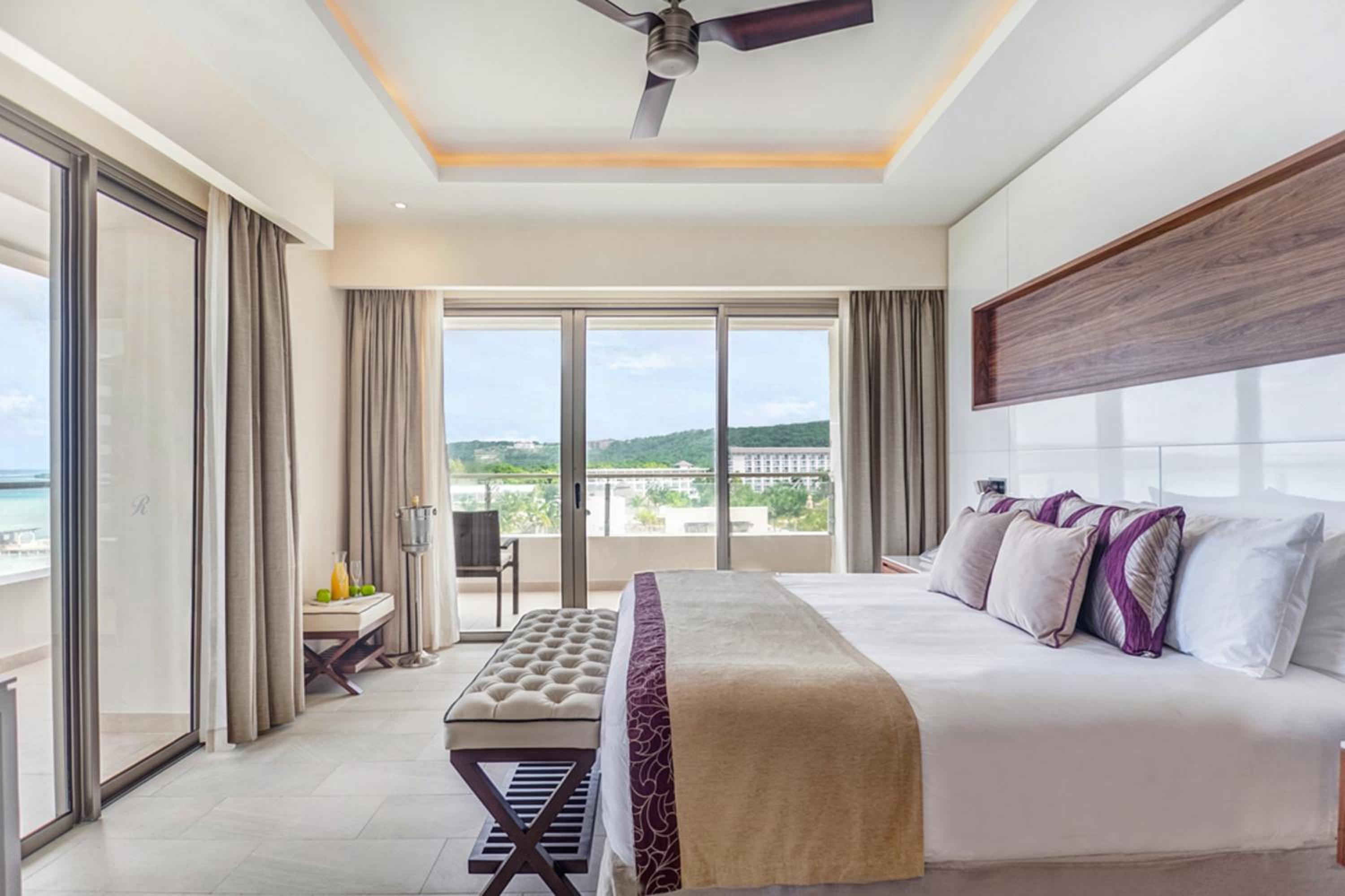 Luxury Presidential Ocean View One bedroom Suite Diamond Club photo 3