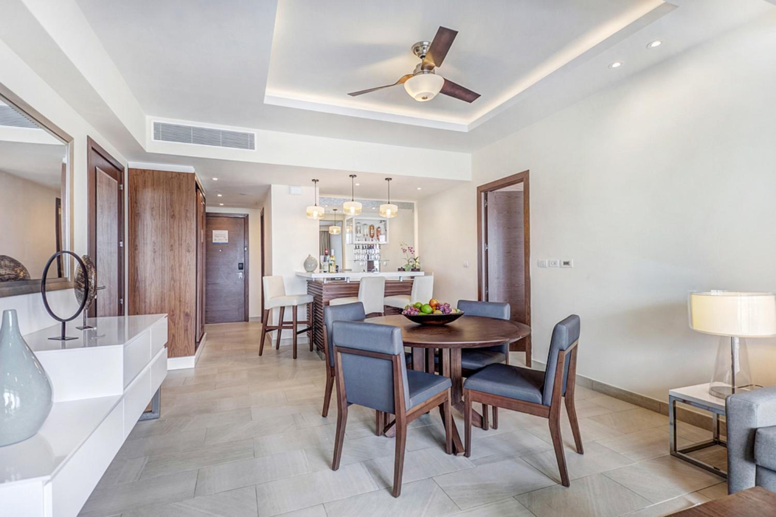 Luxury Presidential Ocean View One bedroom Suite Diamond Club photo 2