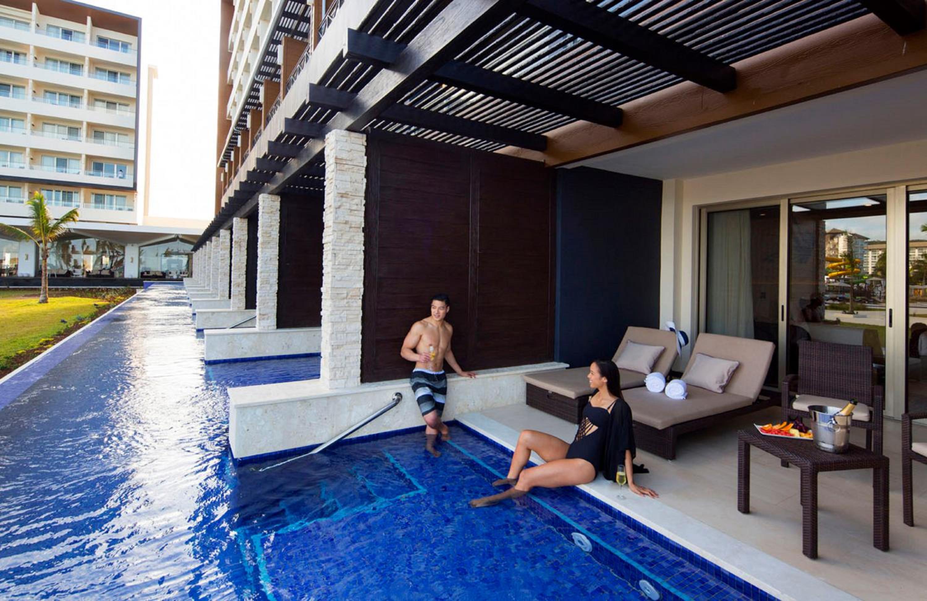 Luxury Junior Suite Swim Out Diamond Club photo 3