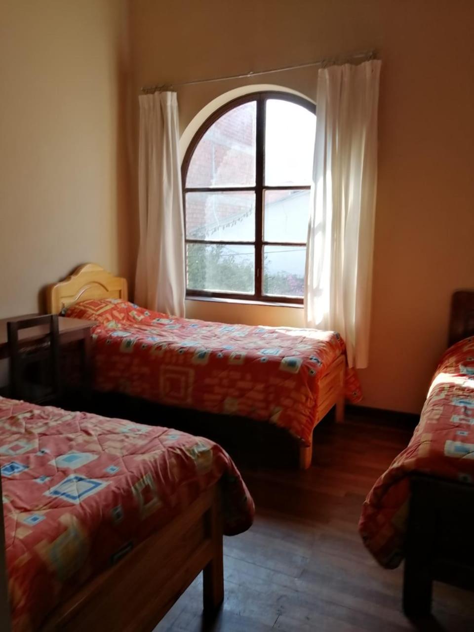 Economy Triple Room with Shared Bathroom photo 3