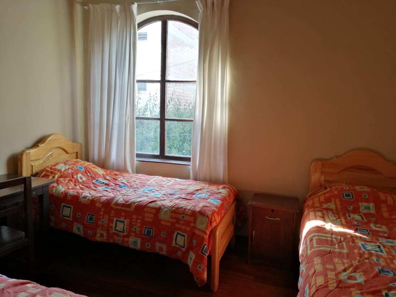 Economy Triple Room with Shared Bathroom photo 2