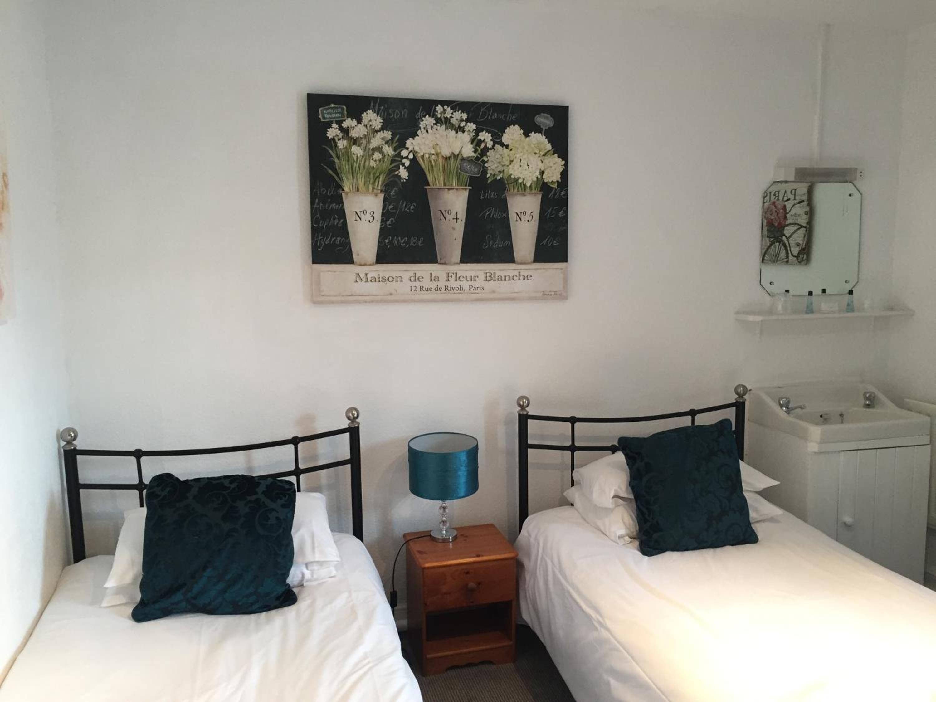 Standard Double Room - Photo 2