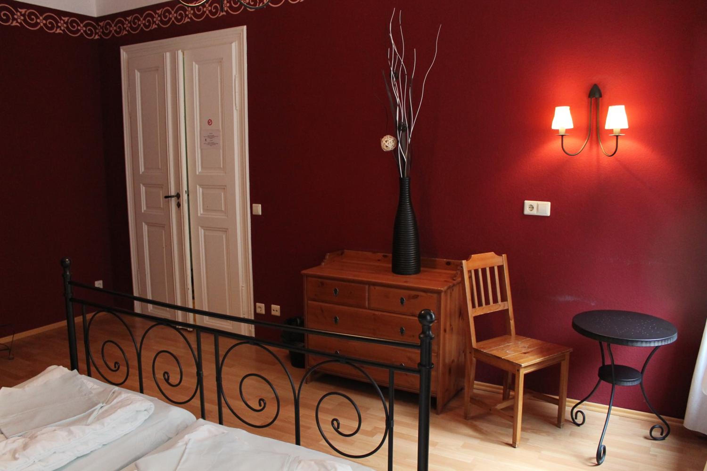 Single Room with Shared Bathroom photo 2