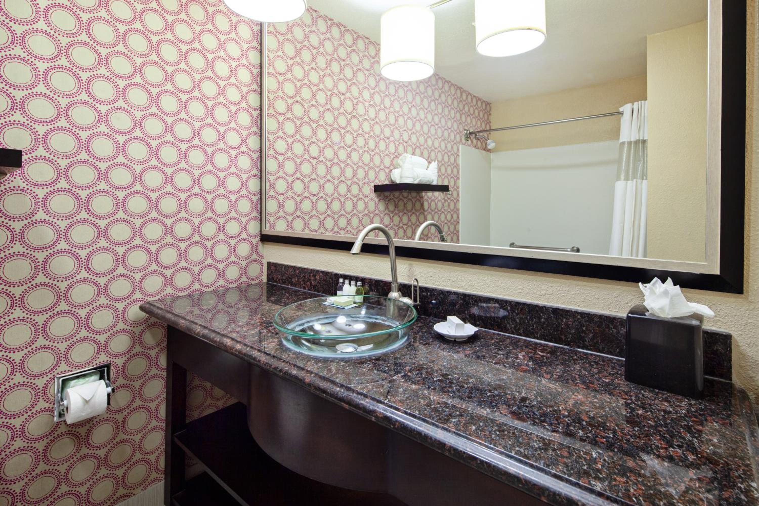 Queen Room - Disability Access photo 2