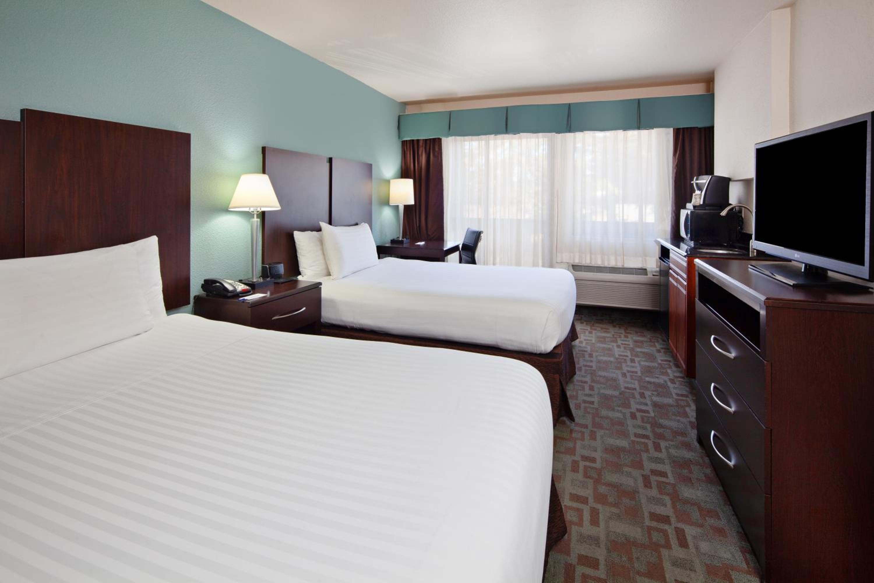 Superior Queen Room with Two Queen Beds photo 1