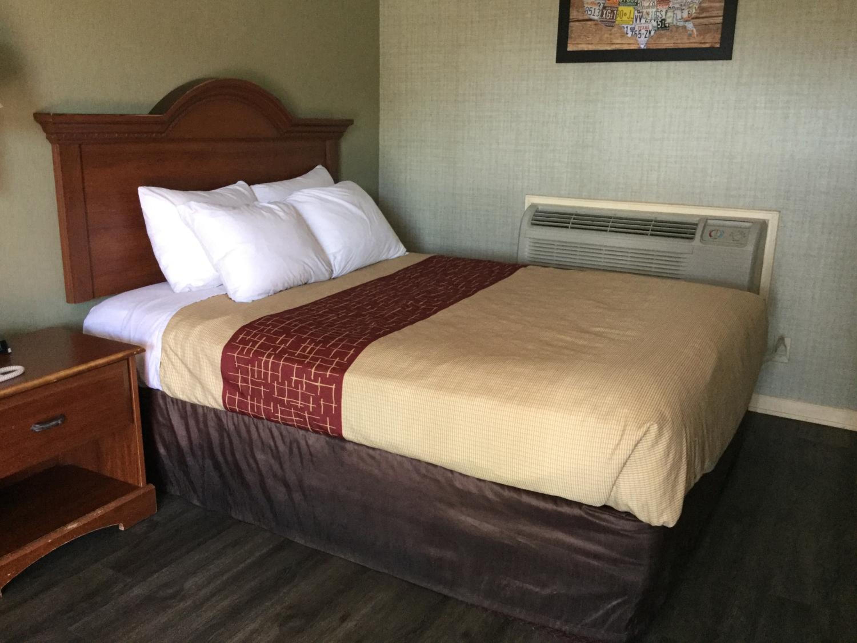 Queen Room - Photo 10