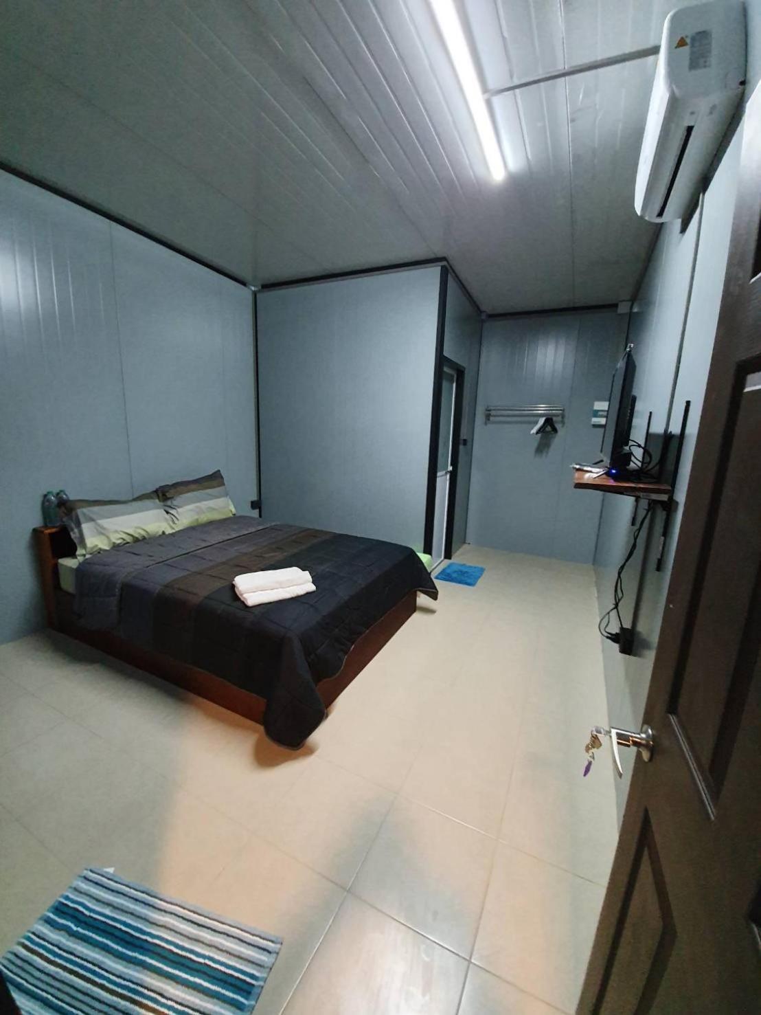 Queen Room with Garden View - Photo 8
