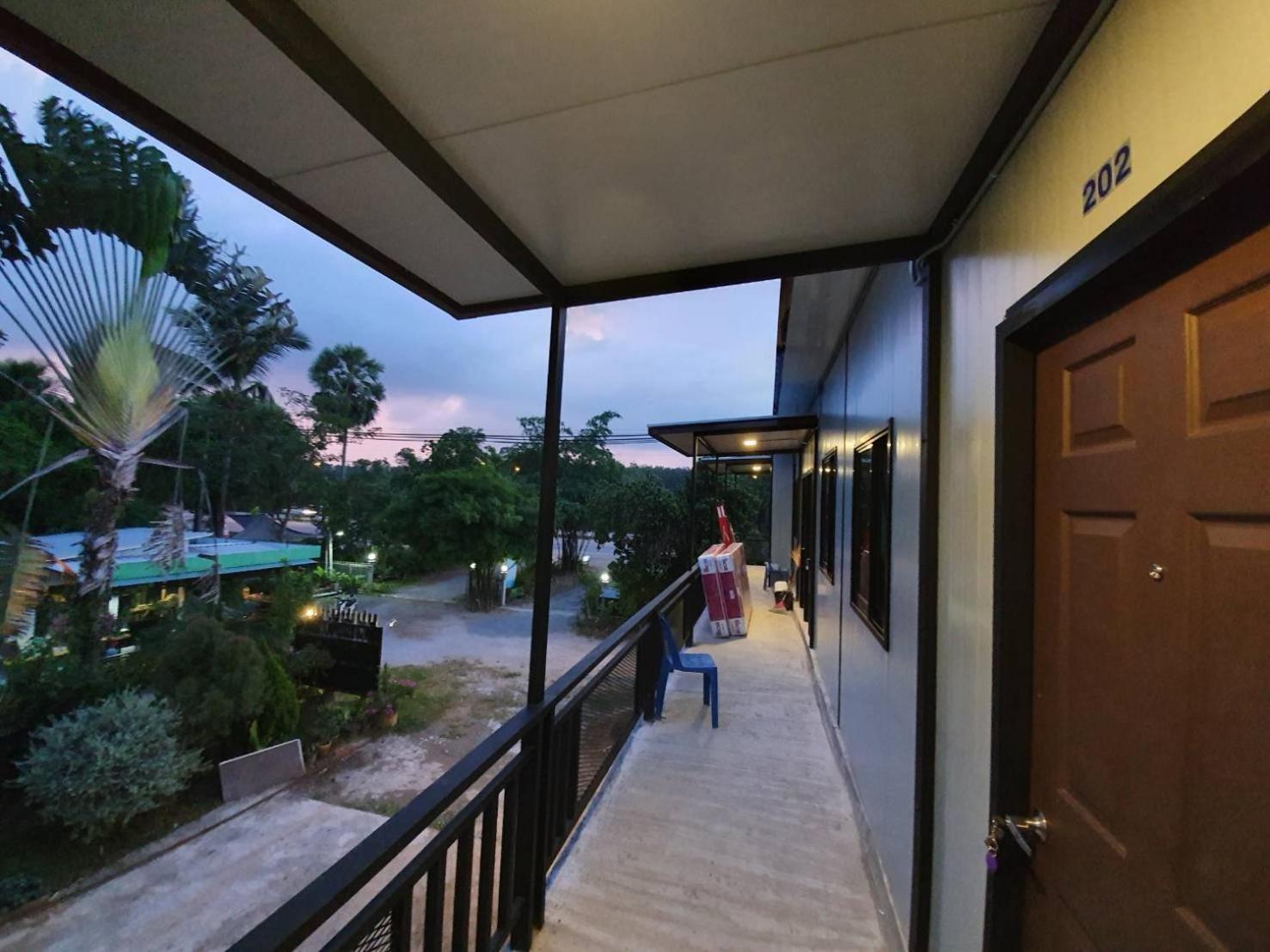 Queen Room with Garden View - Photo 4