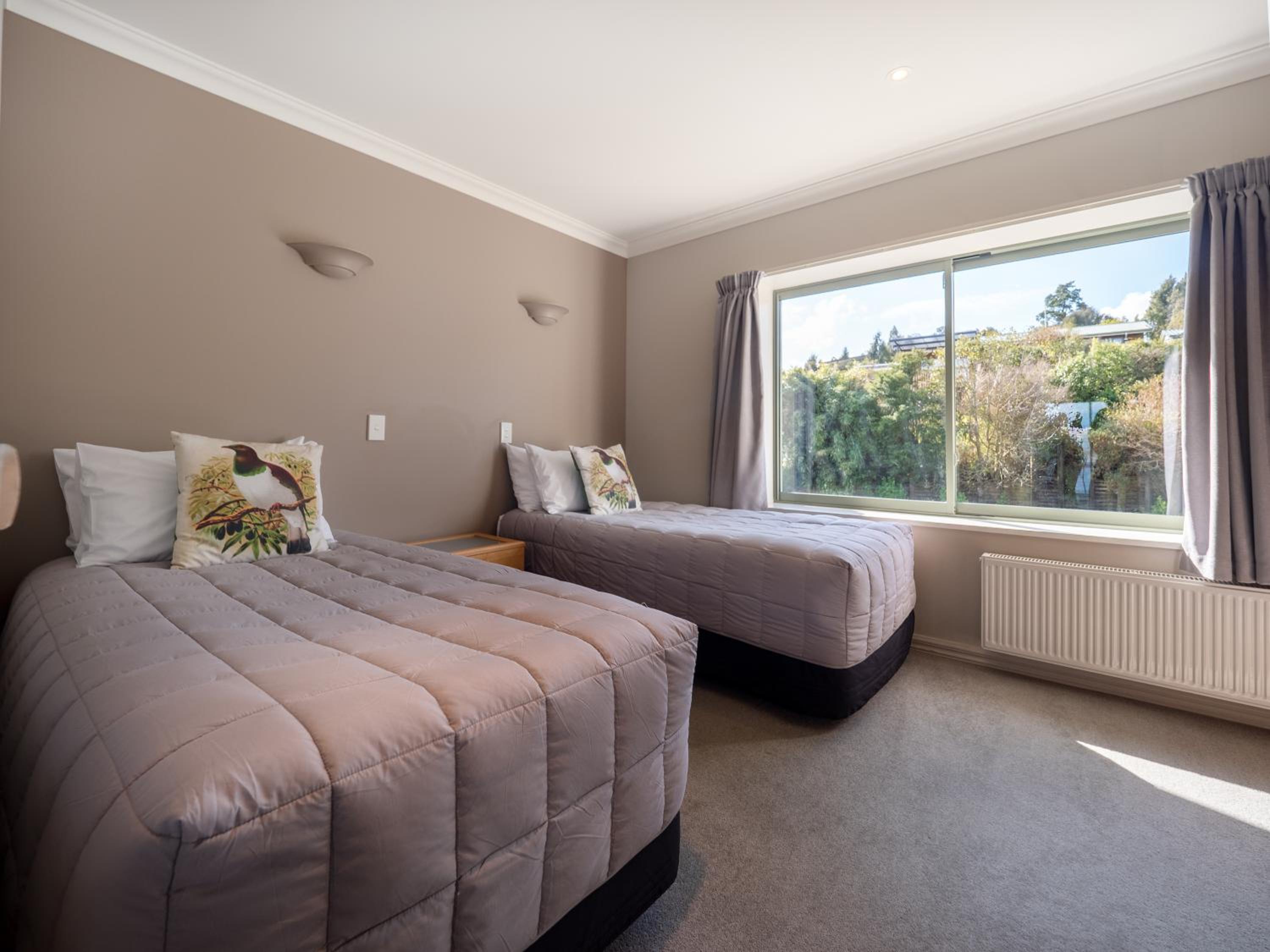 Apartment with Lake View - Photo 1