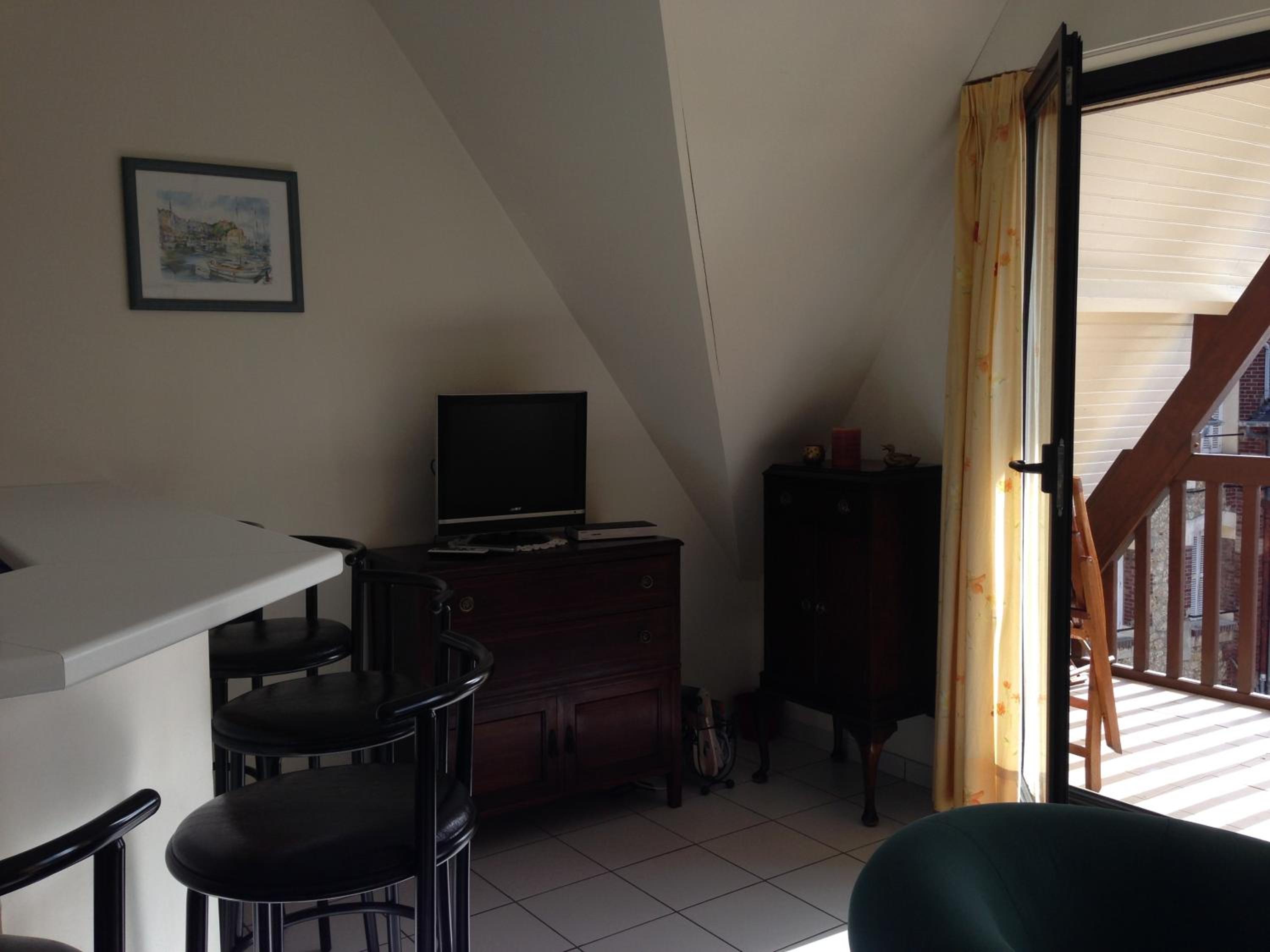 Three-Bedroom Apartment - Photo 21