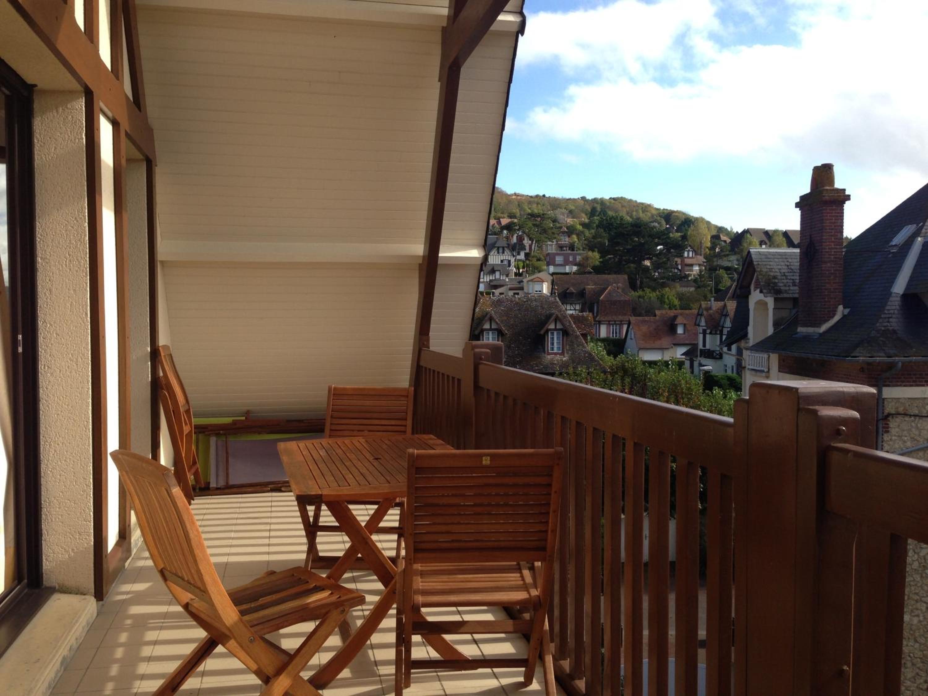 Three-Bedroom Apartment - Photo 1