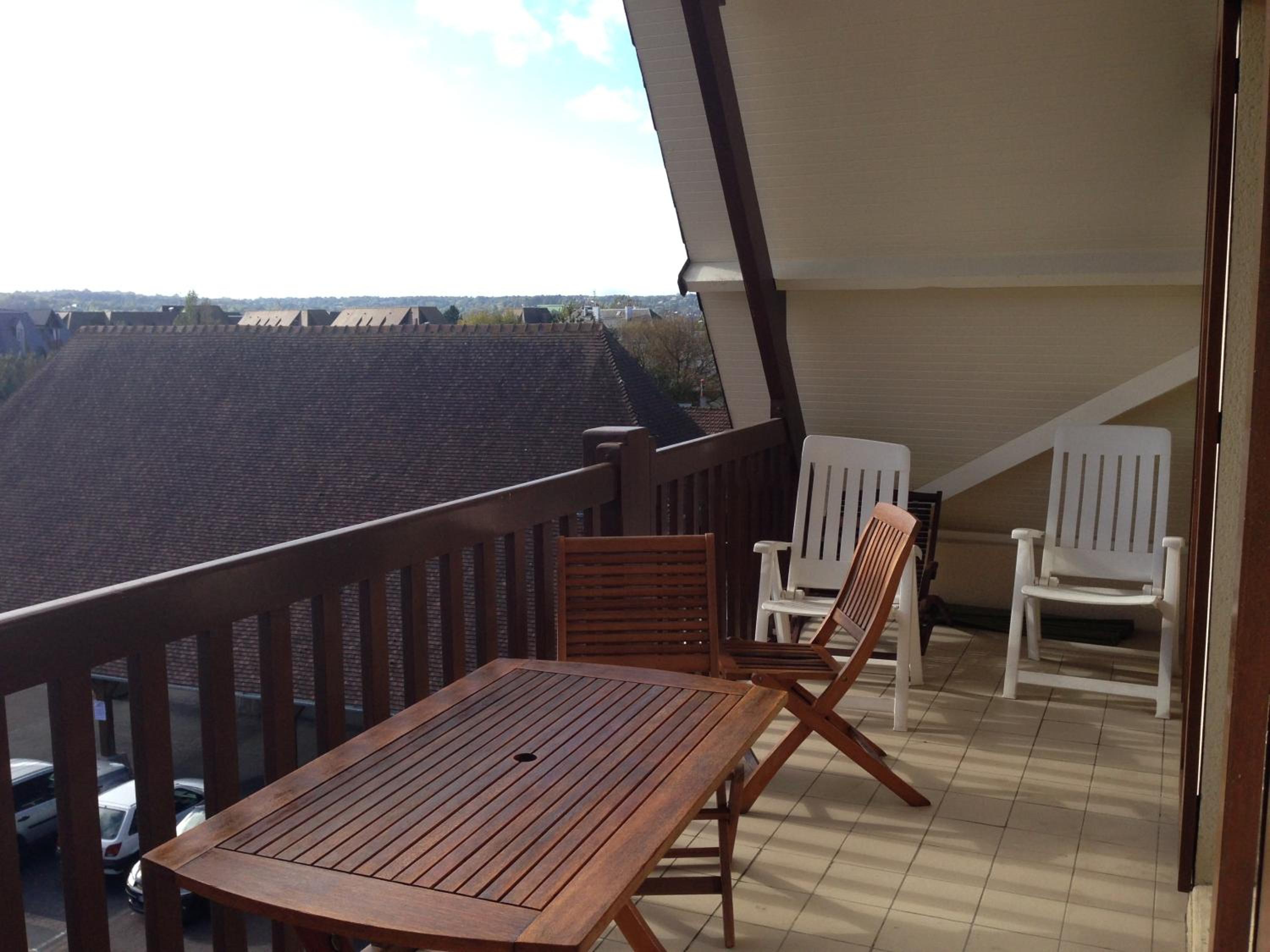 Three-Bedroom Apartment - Photo 4