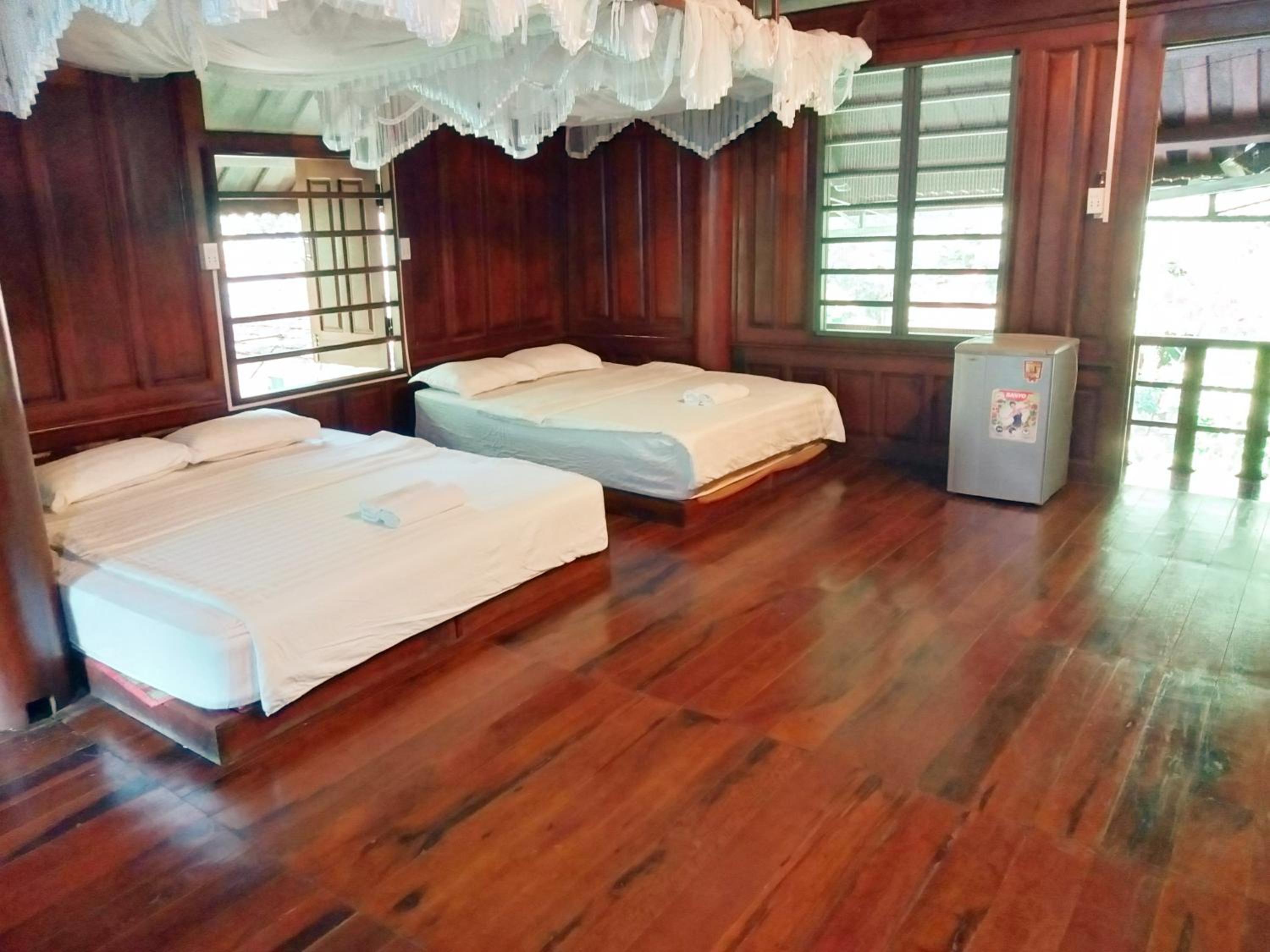 Deluxe Family Room in Stilts Wooden House photo 1
