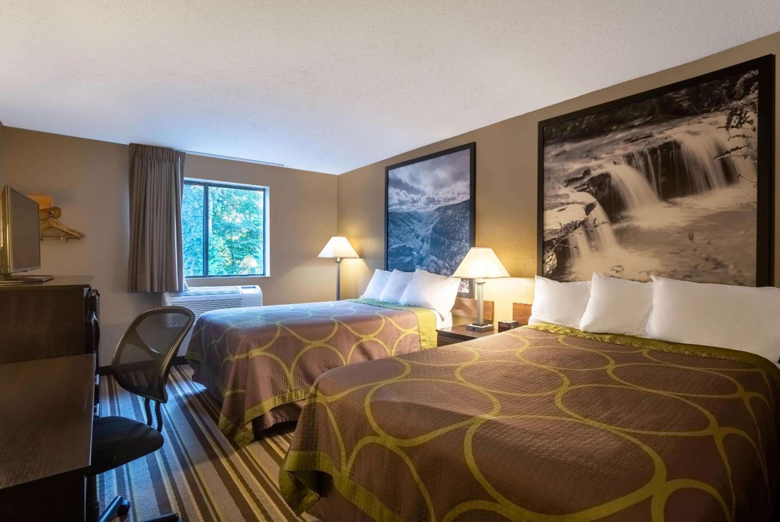 Deluxe Double Room with Two Double Beds - Non-Smoking - Photo 3